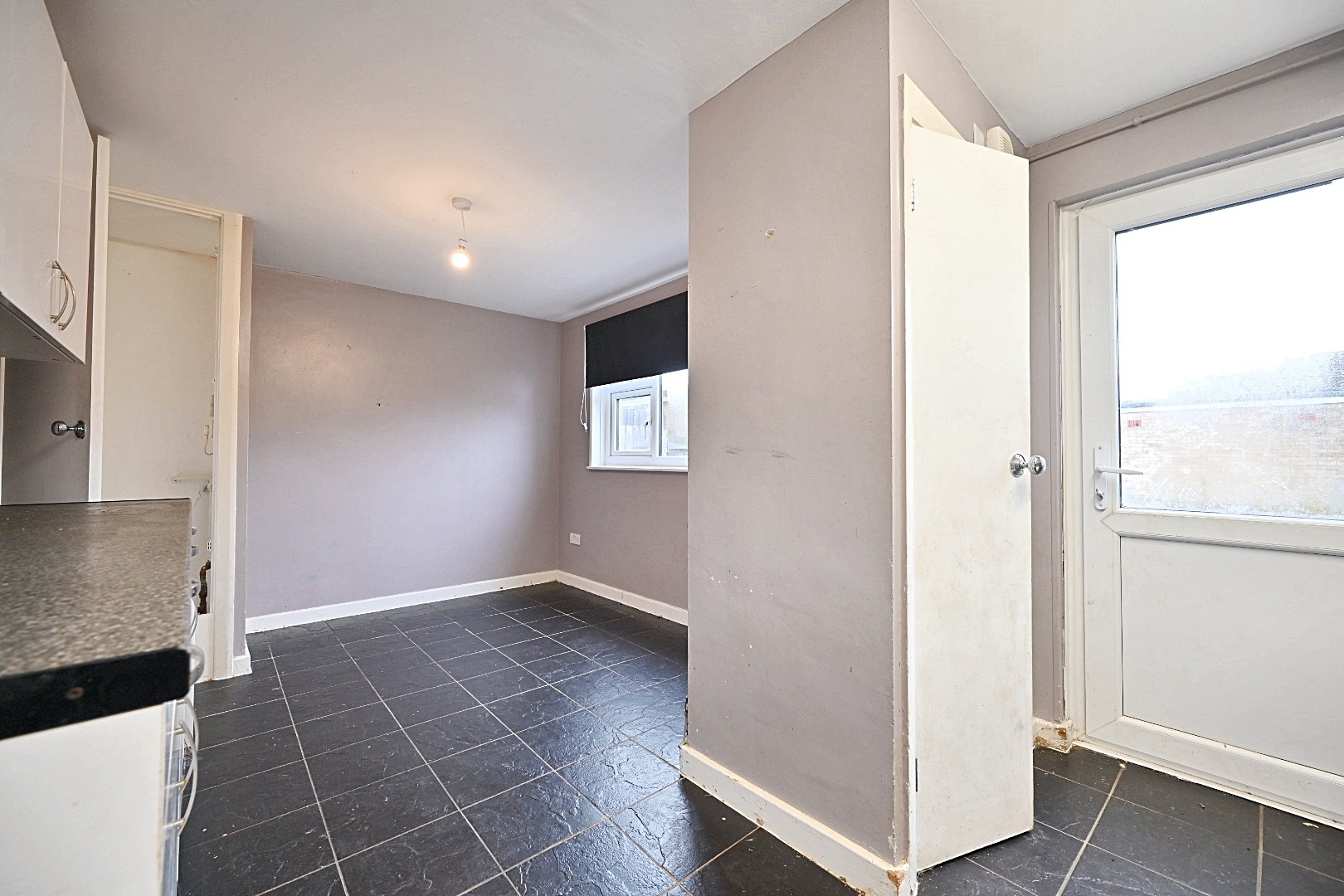 2 Ramsey Close, Horley, Surrey  RH6 8RE