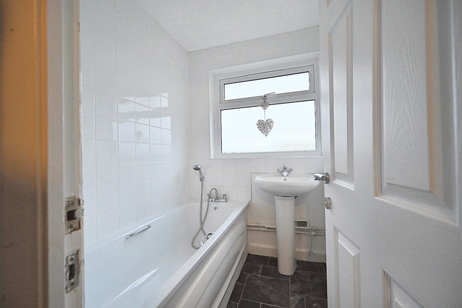 2 Ramsey Close, Horley, Surrey  RH6 8RE