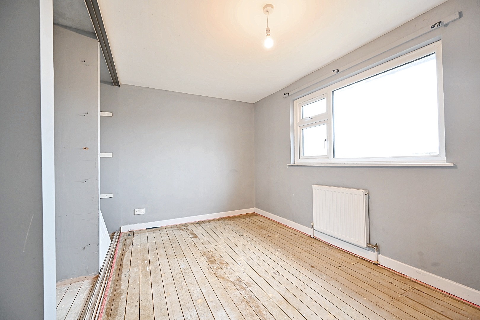 2 Ramsey Close, Horley, Surrey  RH6 8RE
