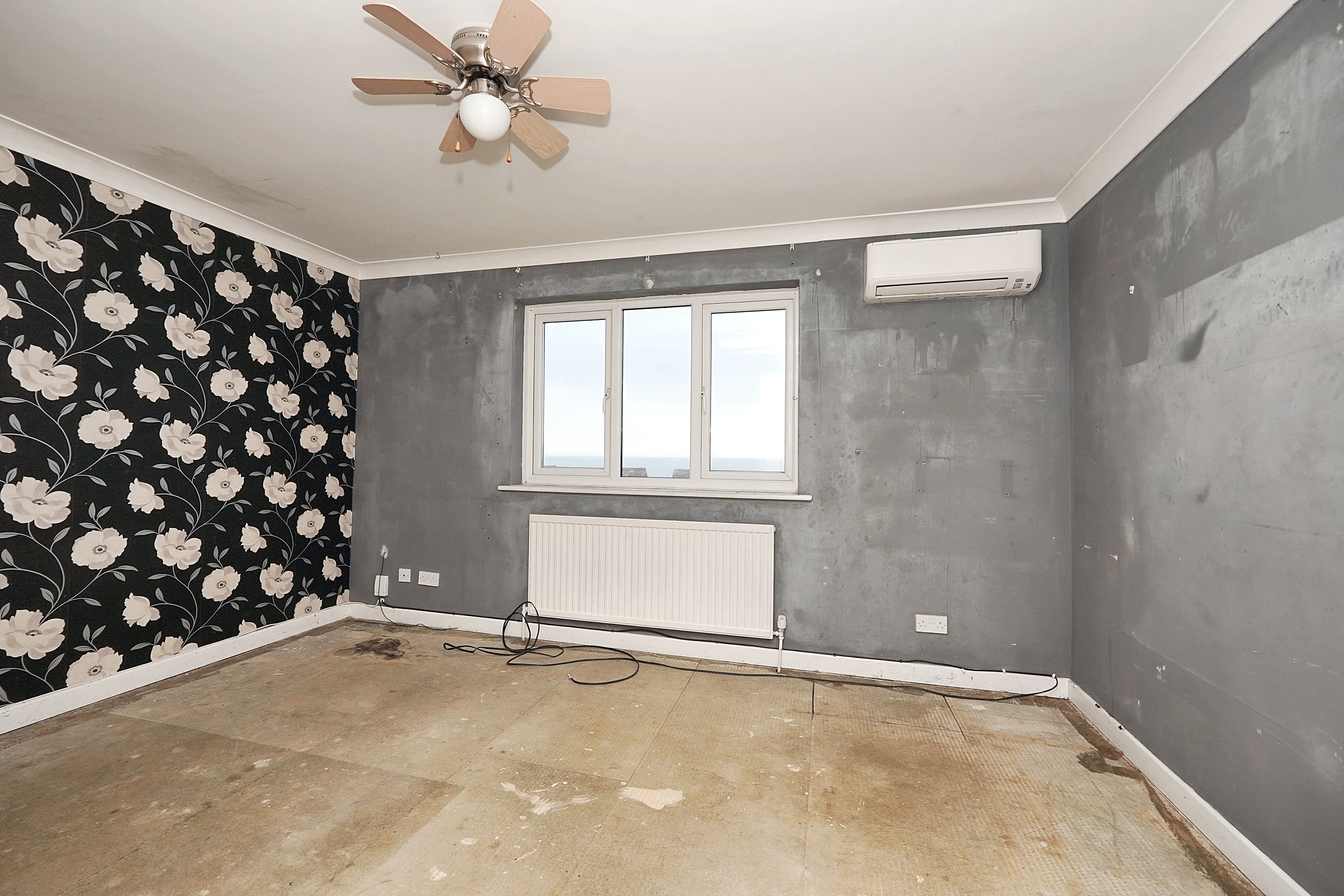 18 Battery Point, Sandgate, Hythe, Kent, CT21 5RR