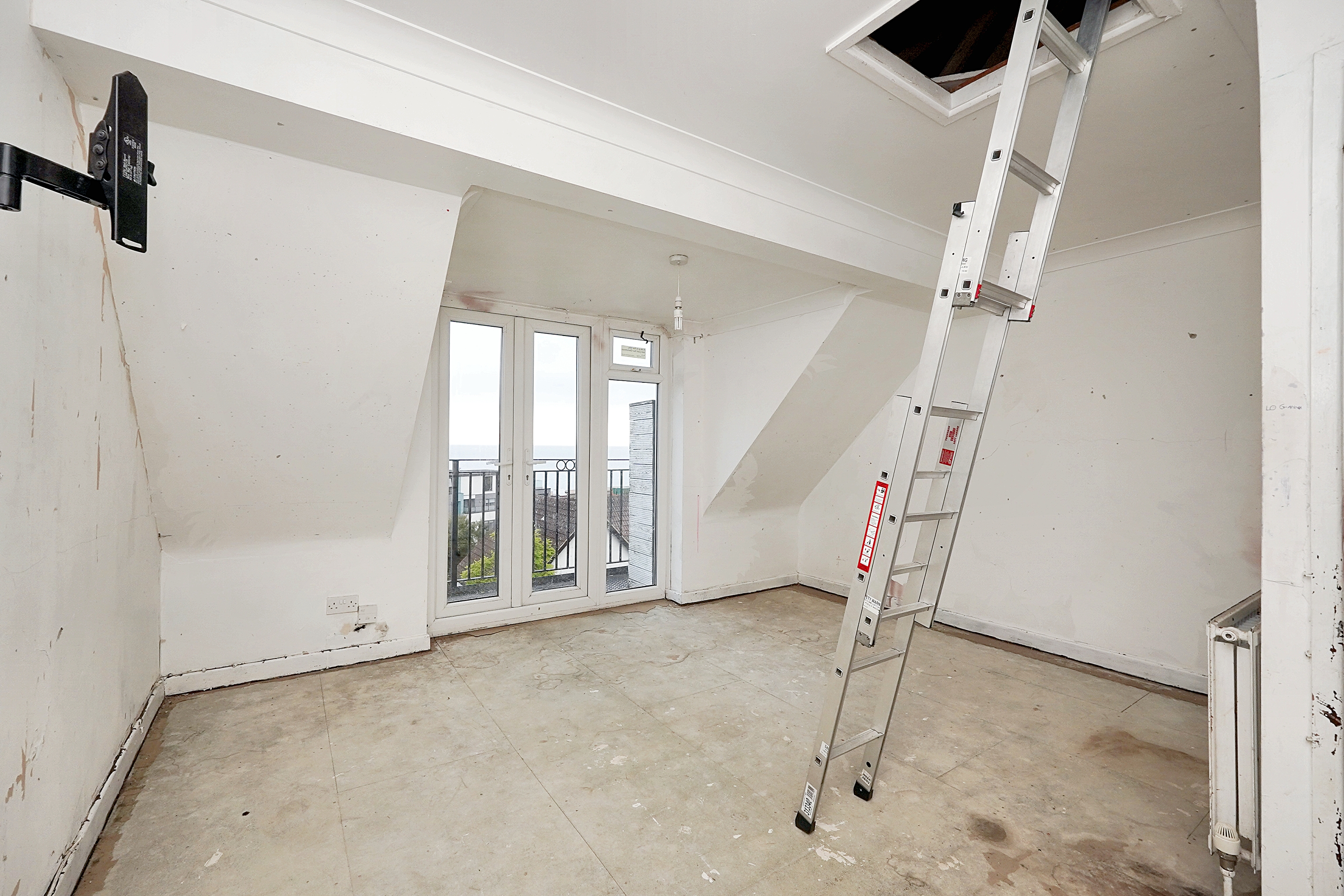 18 Battery Point, Sandgate, Hythe, Kent, CT21 5RR