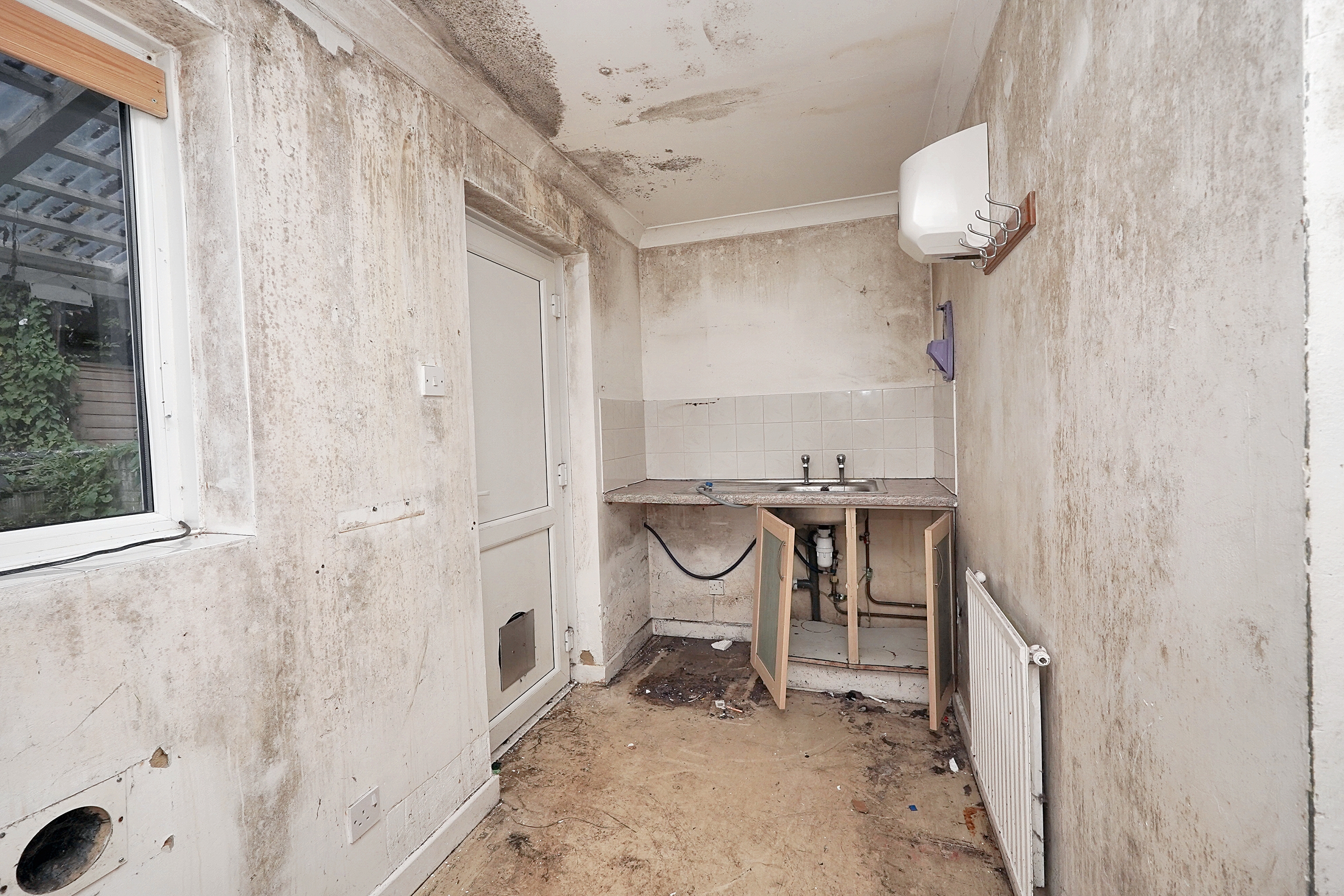 18 Battery Point, Sandgate, Hythe, Kent, CT21 5RR