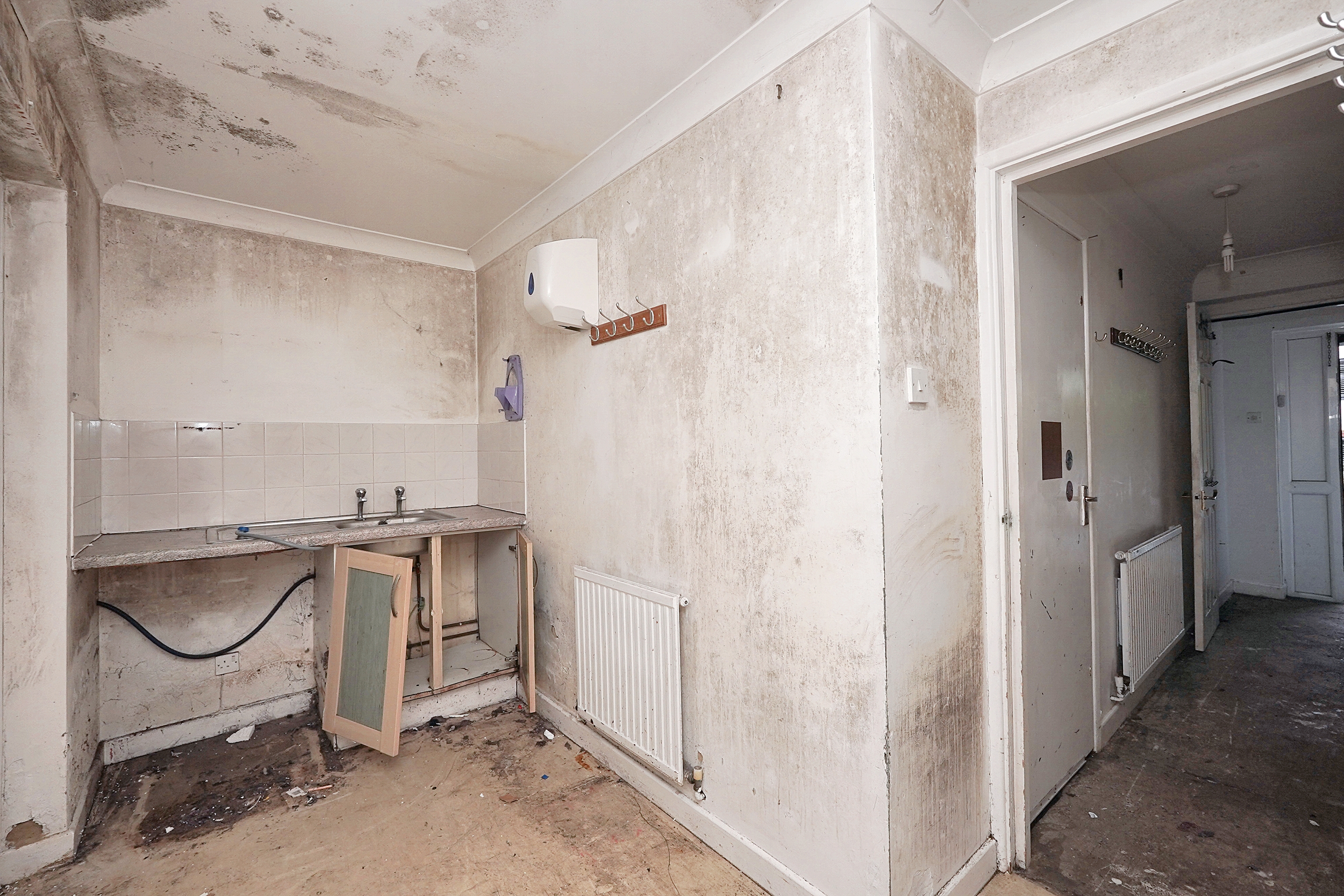 18 Battery Point, Sandgate, Hythe, Kent, CT21 5RR