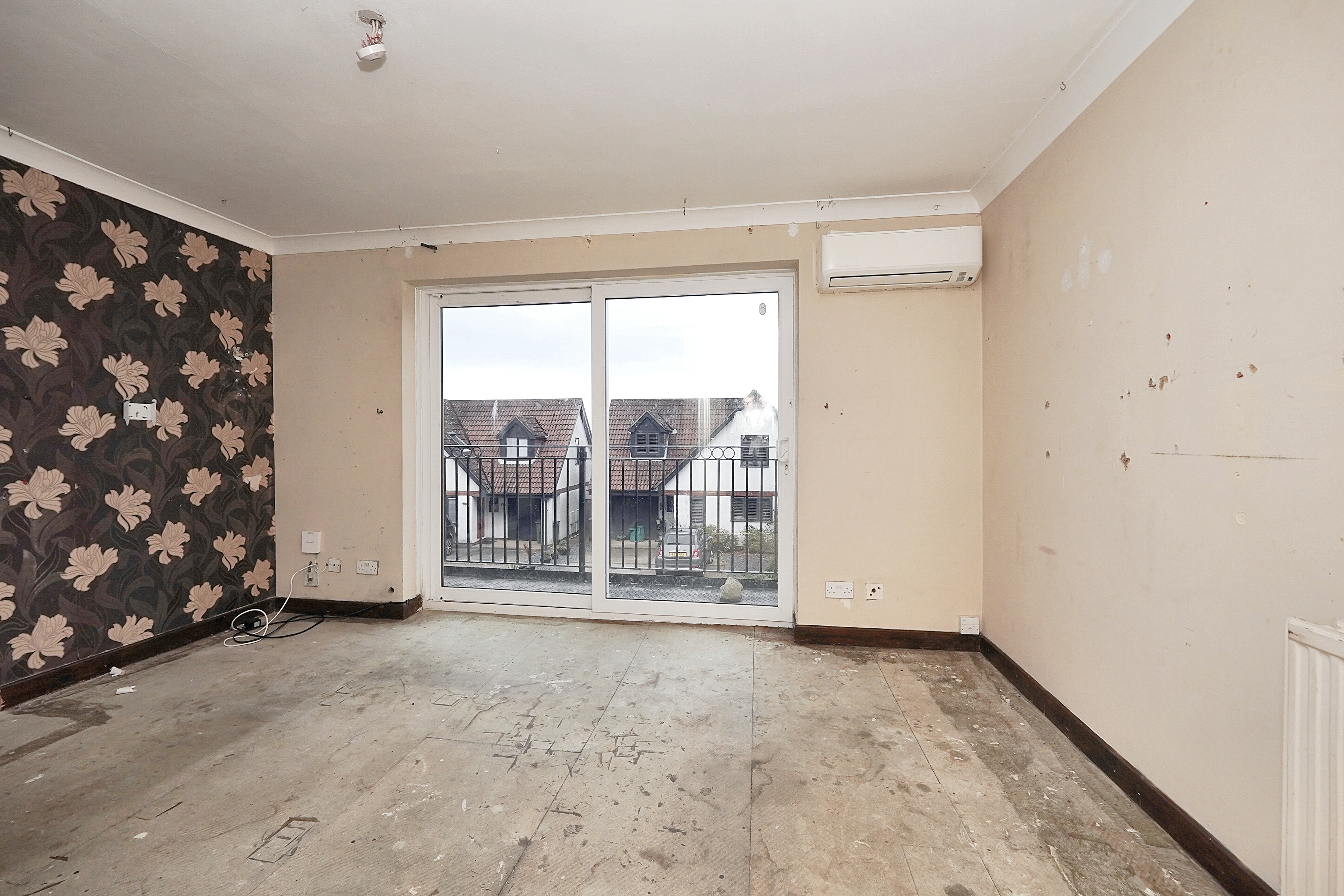 18 Battery Point, Sandgate, Hythe, Kent, CT21 5RR