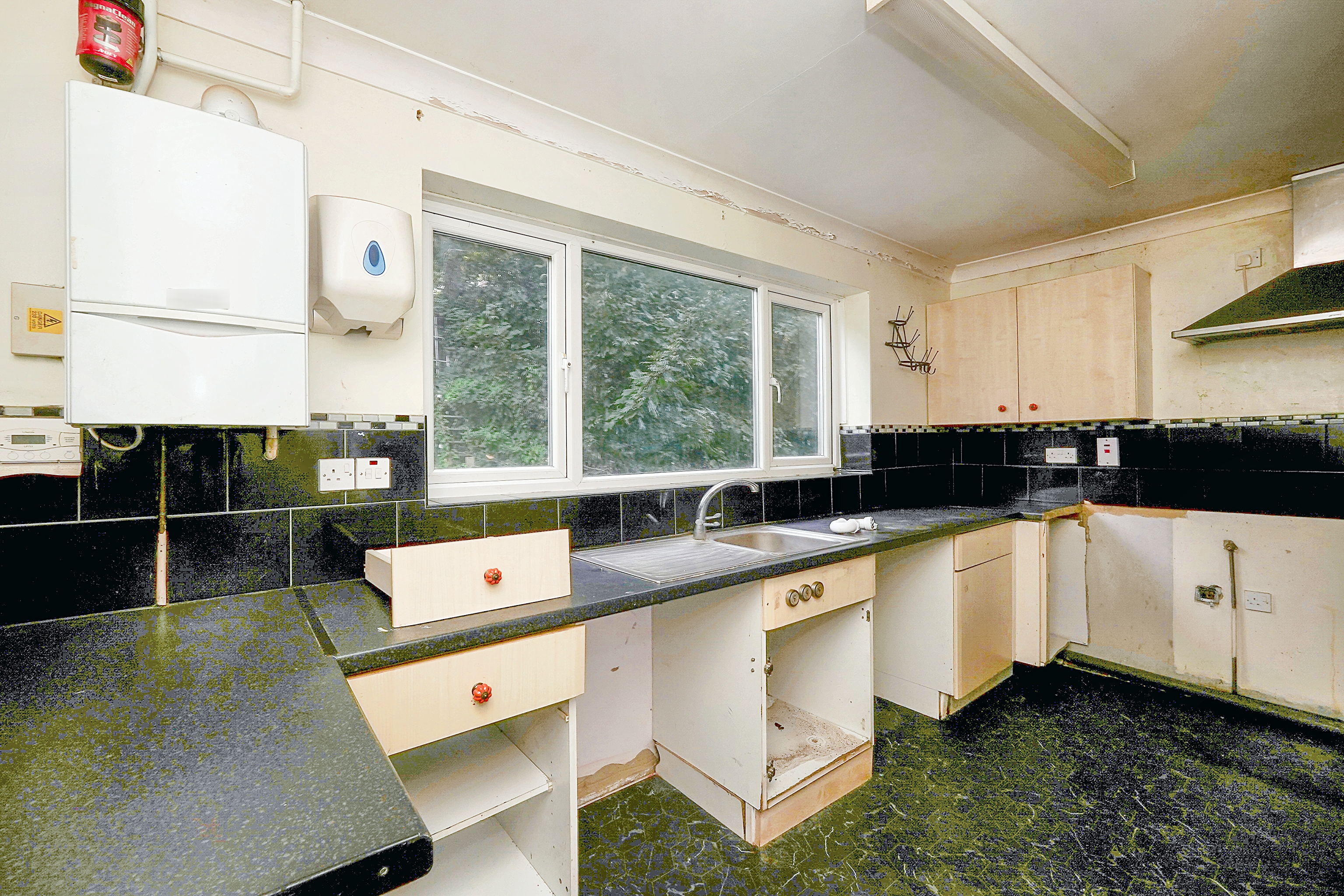 18 Battery Point, Sandgate, Hythe, Kent, CT21 5RR