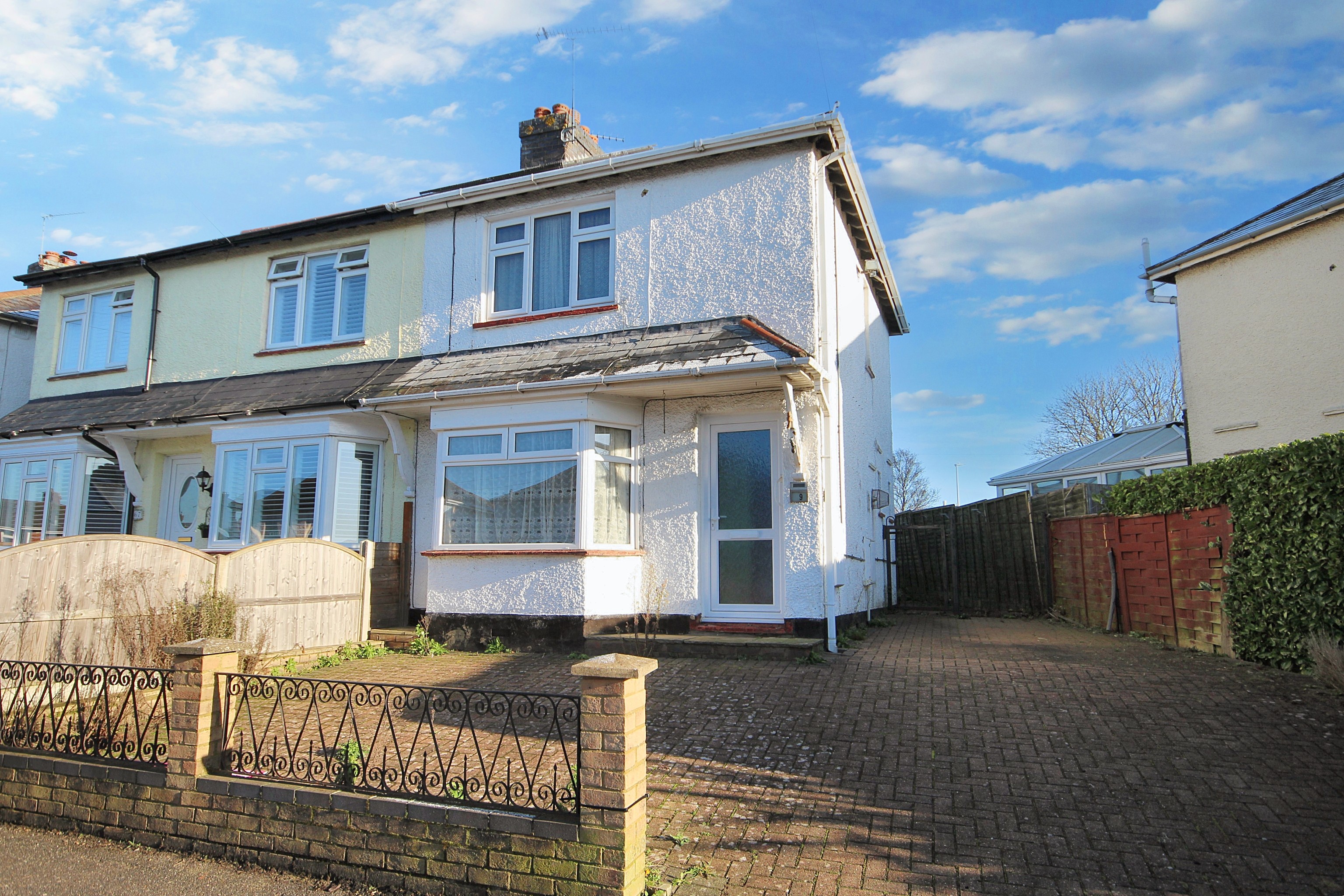 69 Wood Crescent, Hemel Hempstead, Hertfordshire, HP3 9EY