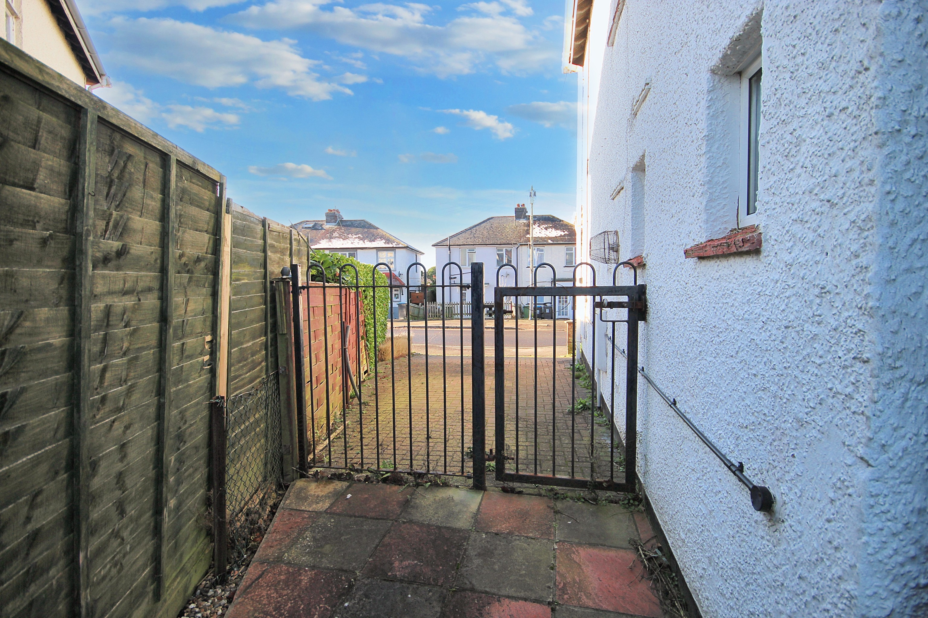69 Wood Crescent, Hemel Hempstead, Hertfordshire, HP3 9EY