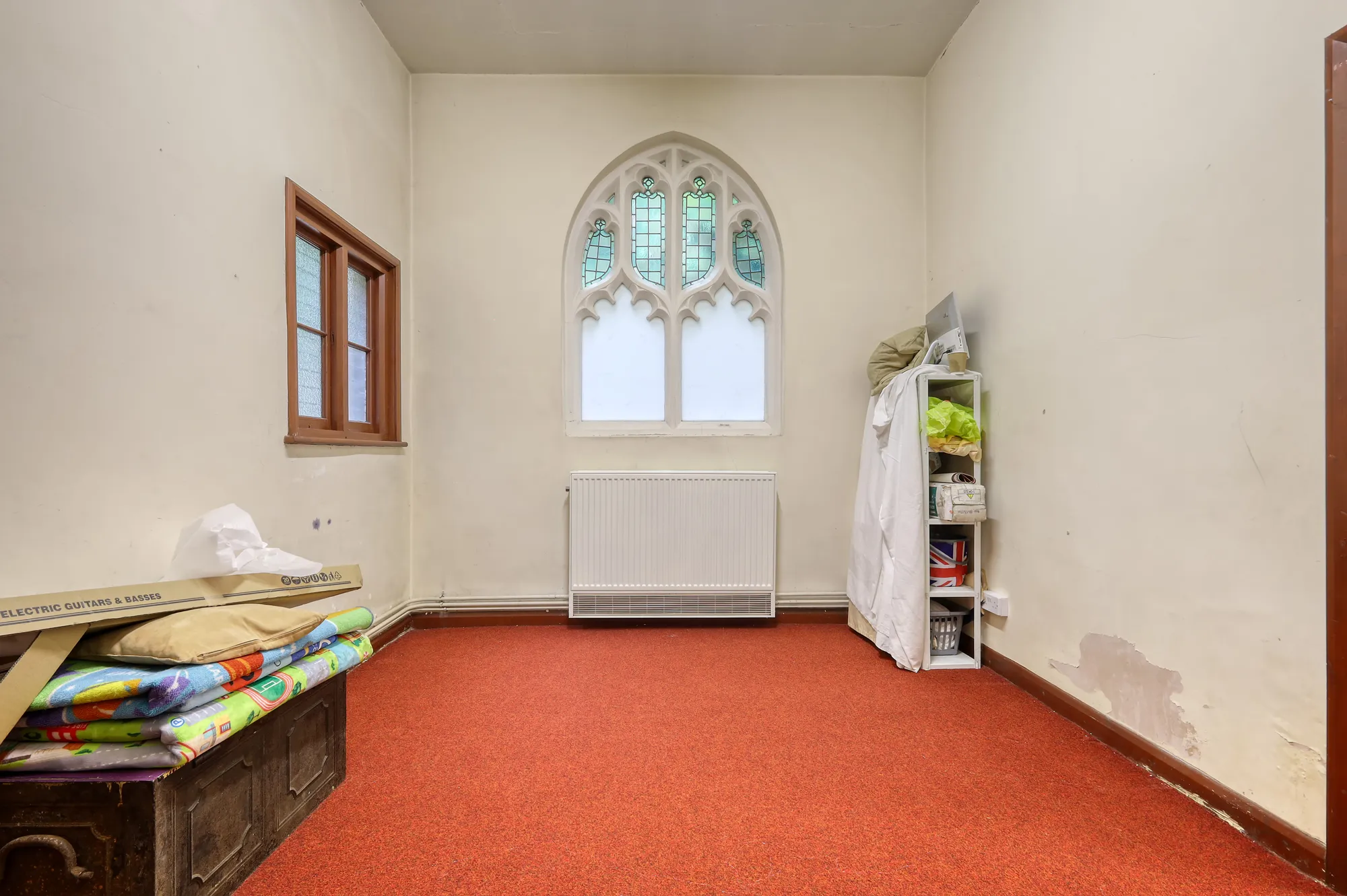 94 London Road, Bagshot, Surrey GU19 5BT