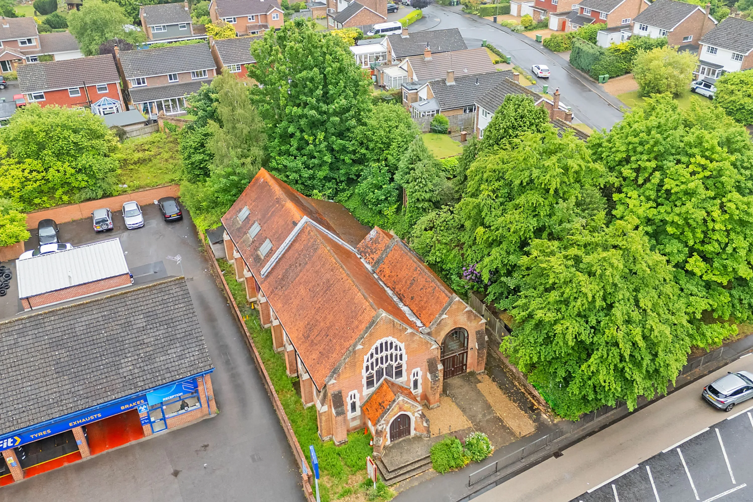94 London Road, Bagshot, Surrey GU19 5BT