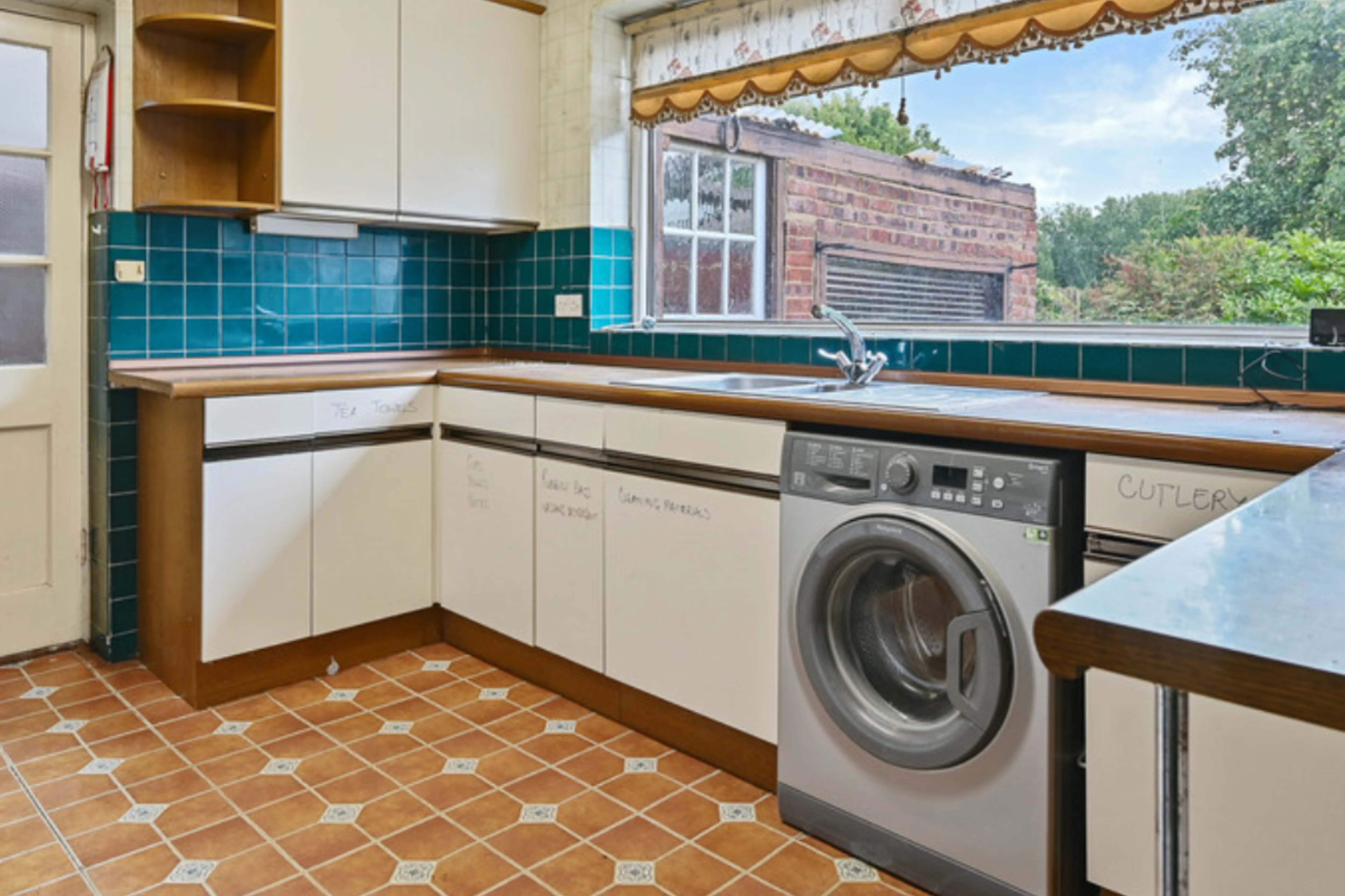 115 Newberries Avenue, Radlett, Hertfordshire WD7 7EN