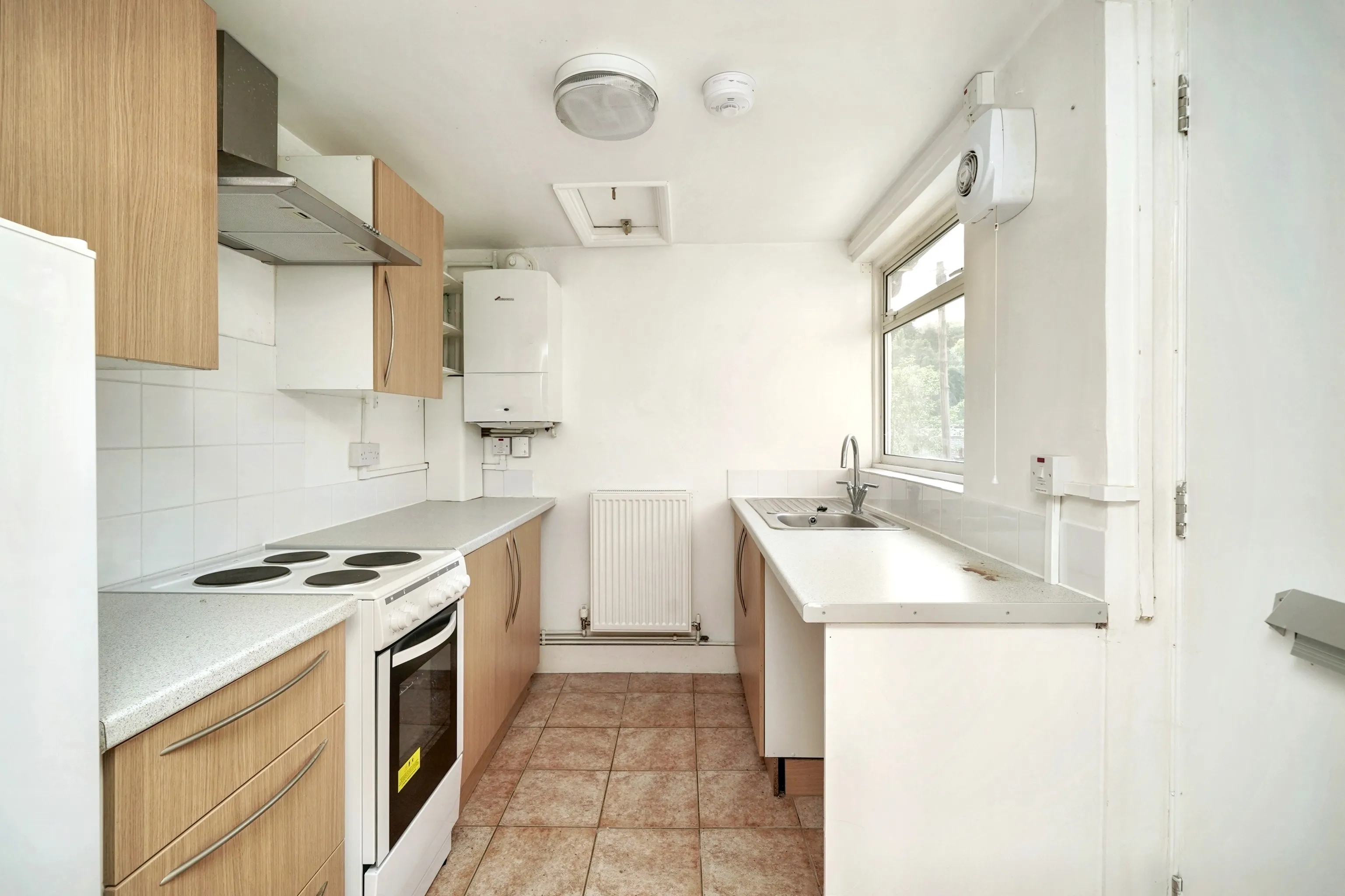 9B Farningham Road, Caterham, CR3 6LL
