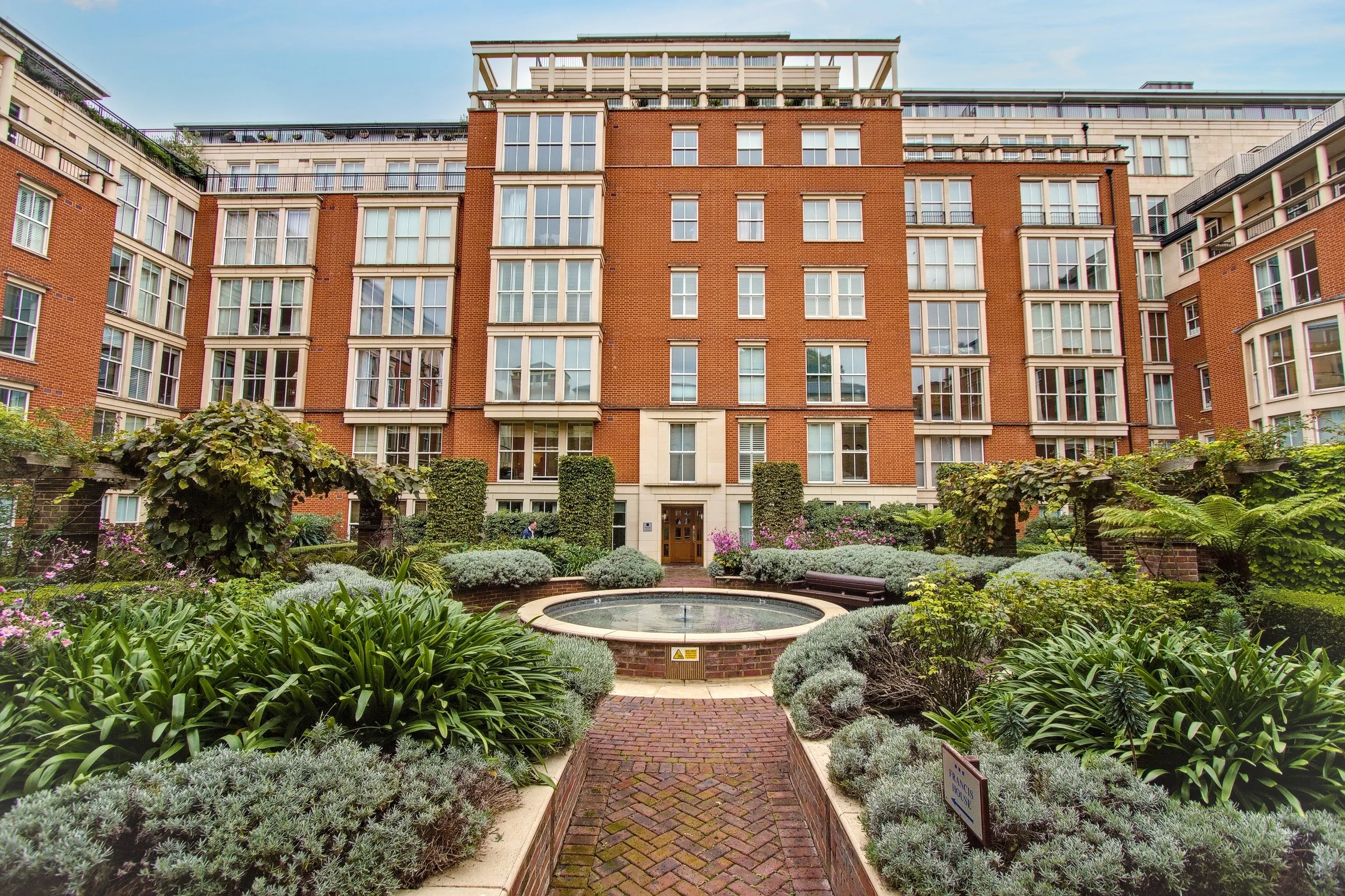 3 Francis House, Coleridge Gardens, Chelsea, London, SW10 0RP