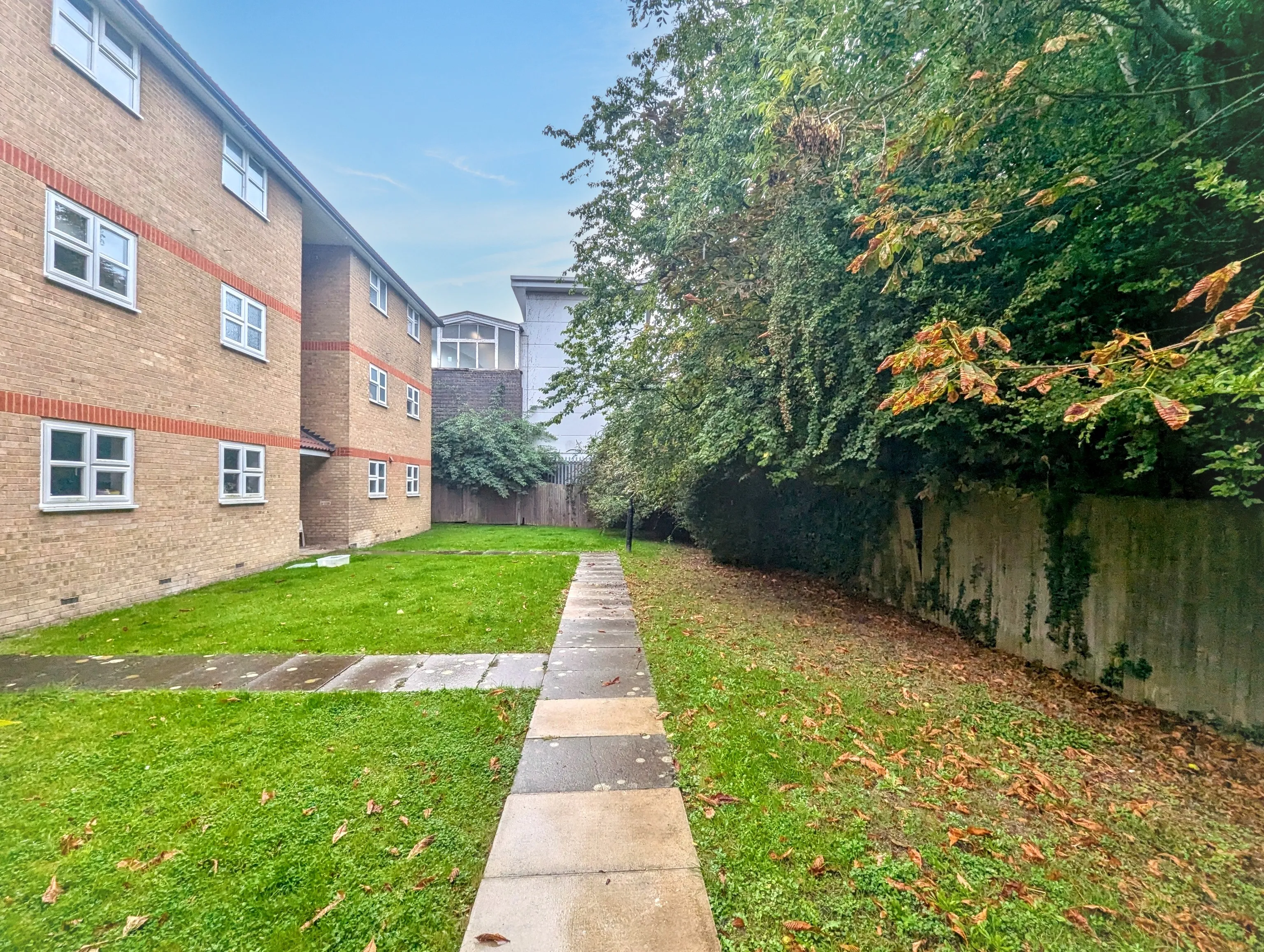 84 Staffords Place, Horley, Surrey RH6 9GY