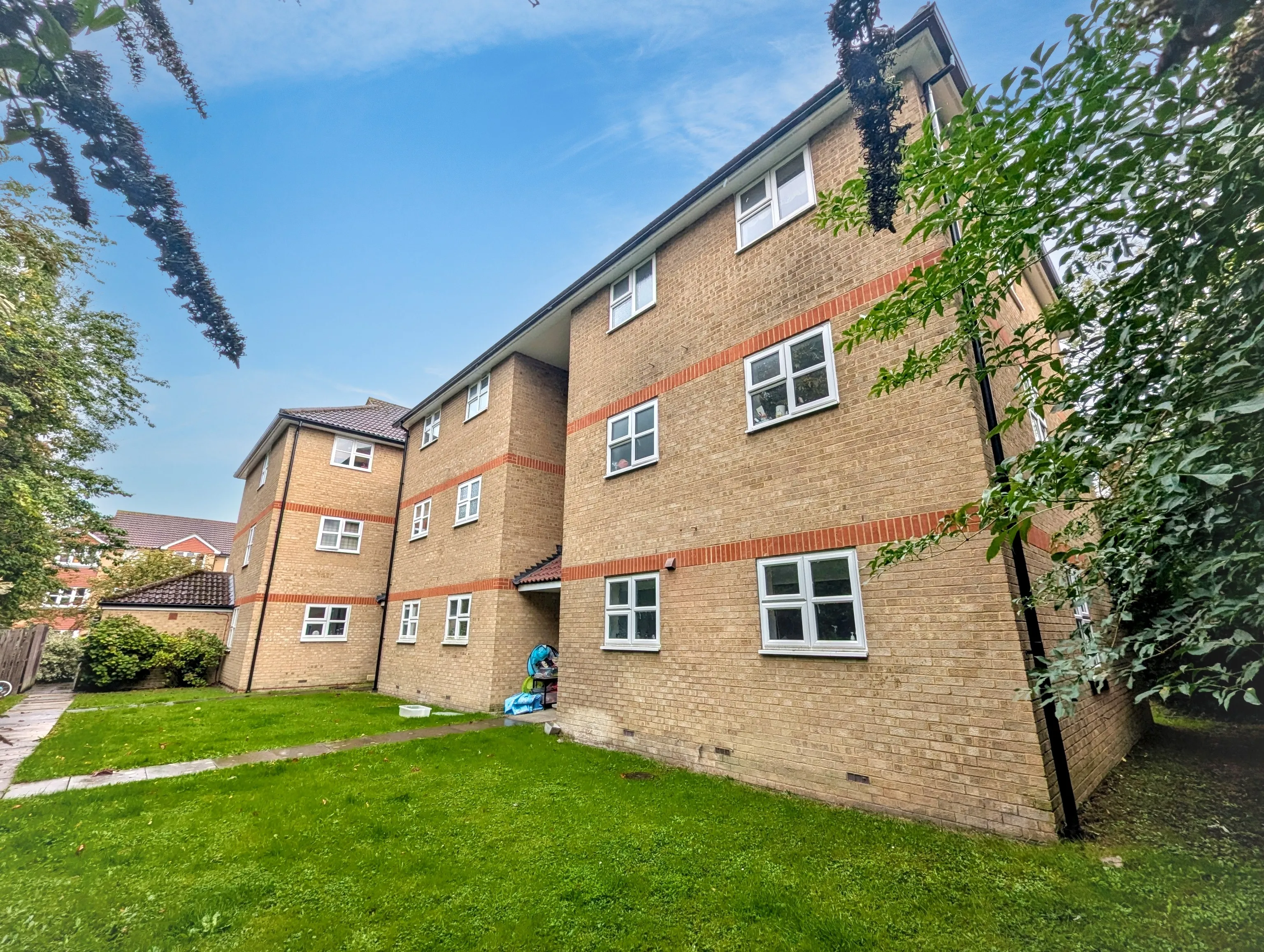 84 Staffords Place, Horley, Surrey RH6 9GY