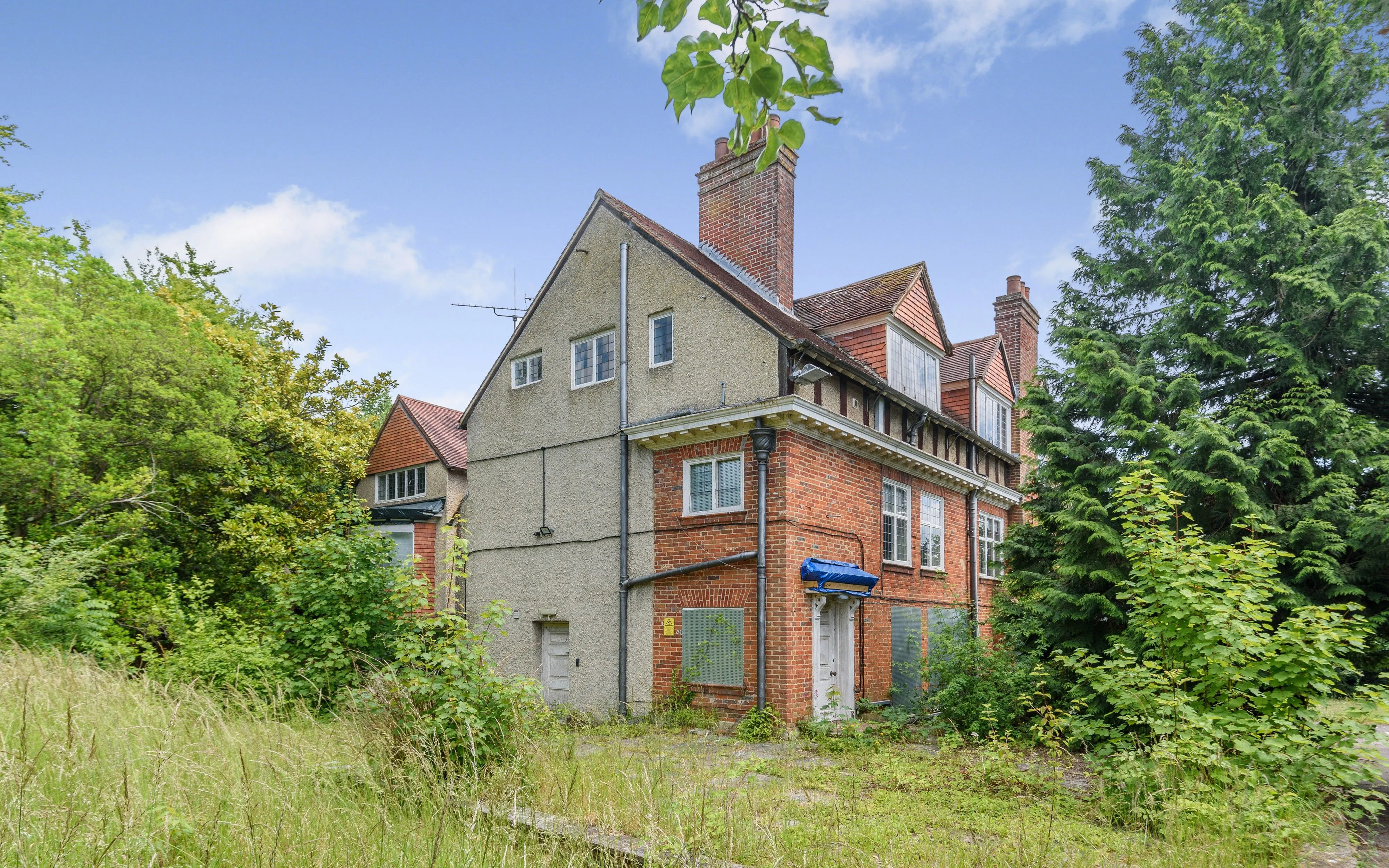 Kings Worthy House & Kings Worthy Court, London Road, Kings Worthy, Winchester, Hampshire, SO23 7QA