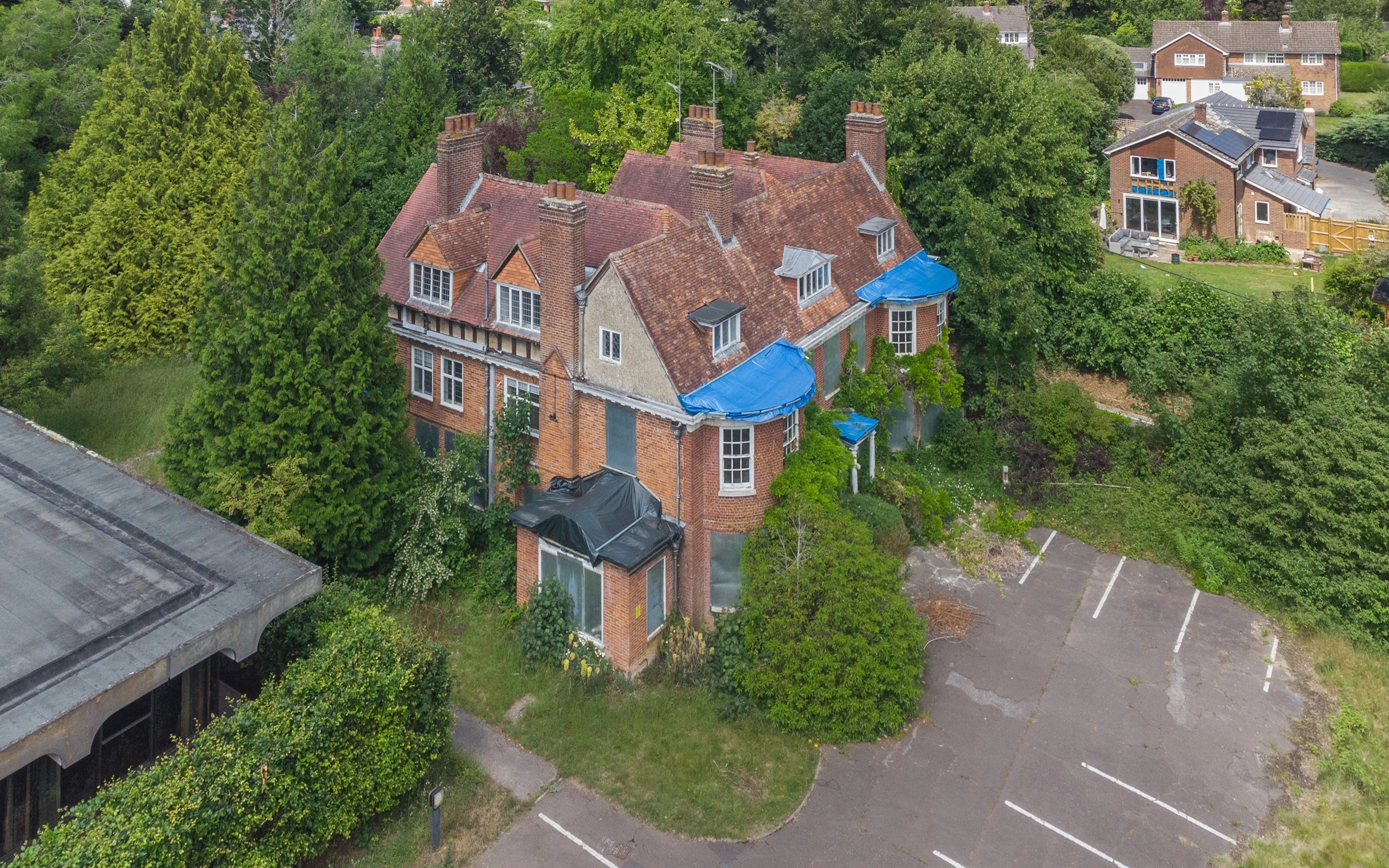 Kings Worthy House & Kings Worthy Court, London Road, Kings Worthy, Winchester, Hampshire, SO23 7QA