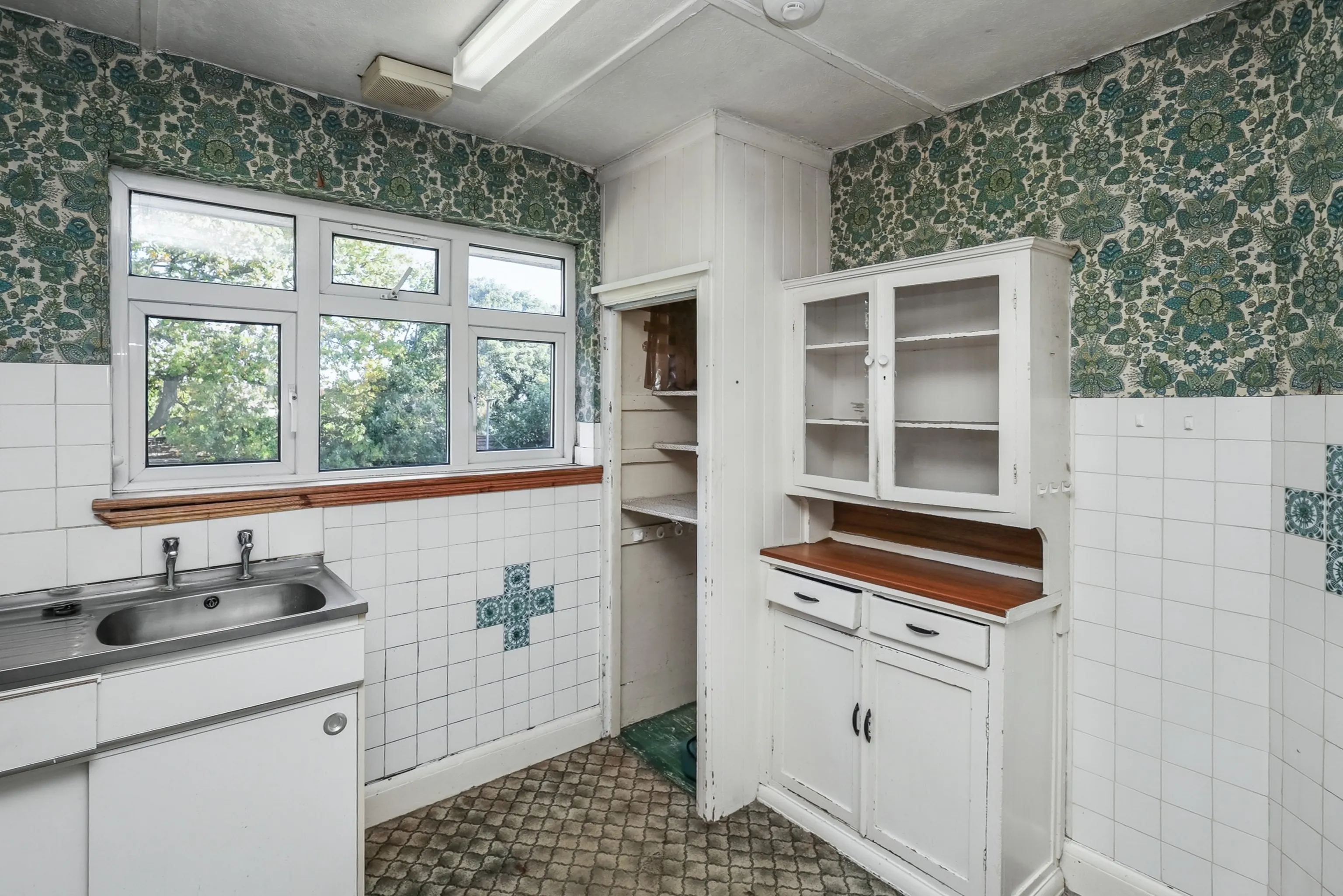 77/79 Tavistock Avenue, St. Albans, Hertfordshire, AL1 2NL