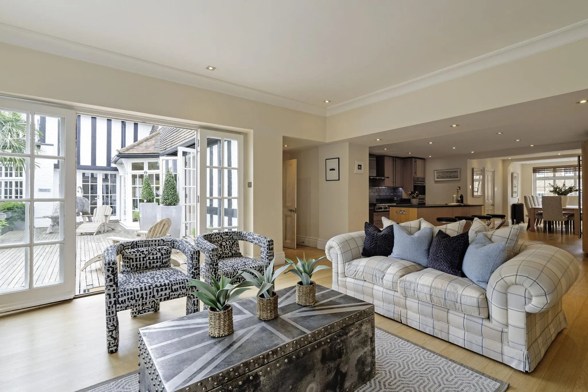 Doannee House, Fishery Road, Bray, Berkshire, SL6 1UN