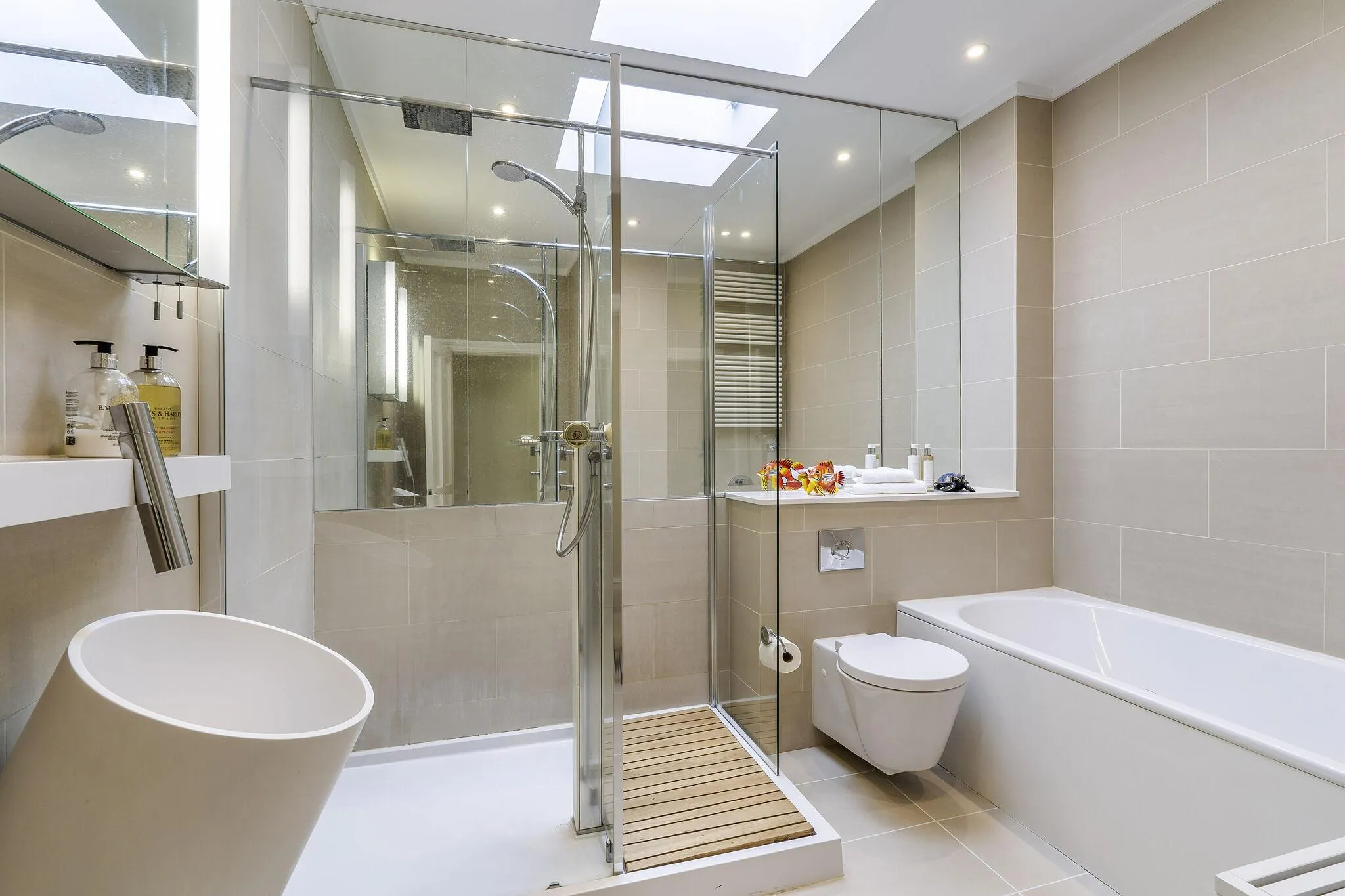 Doannee House, Fishery Road, Bray, Berkshire, SL6 1UN