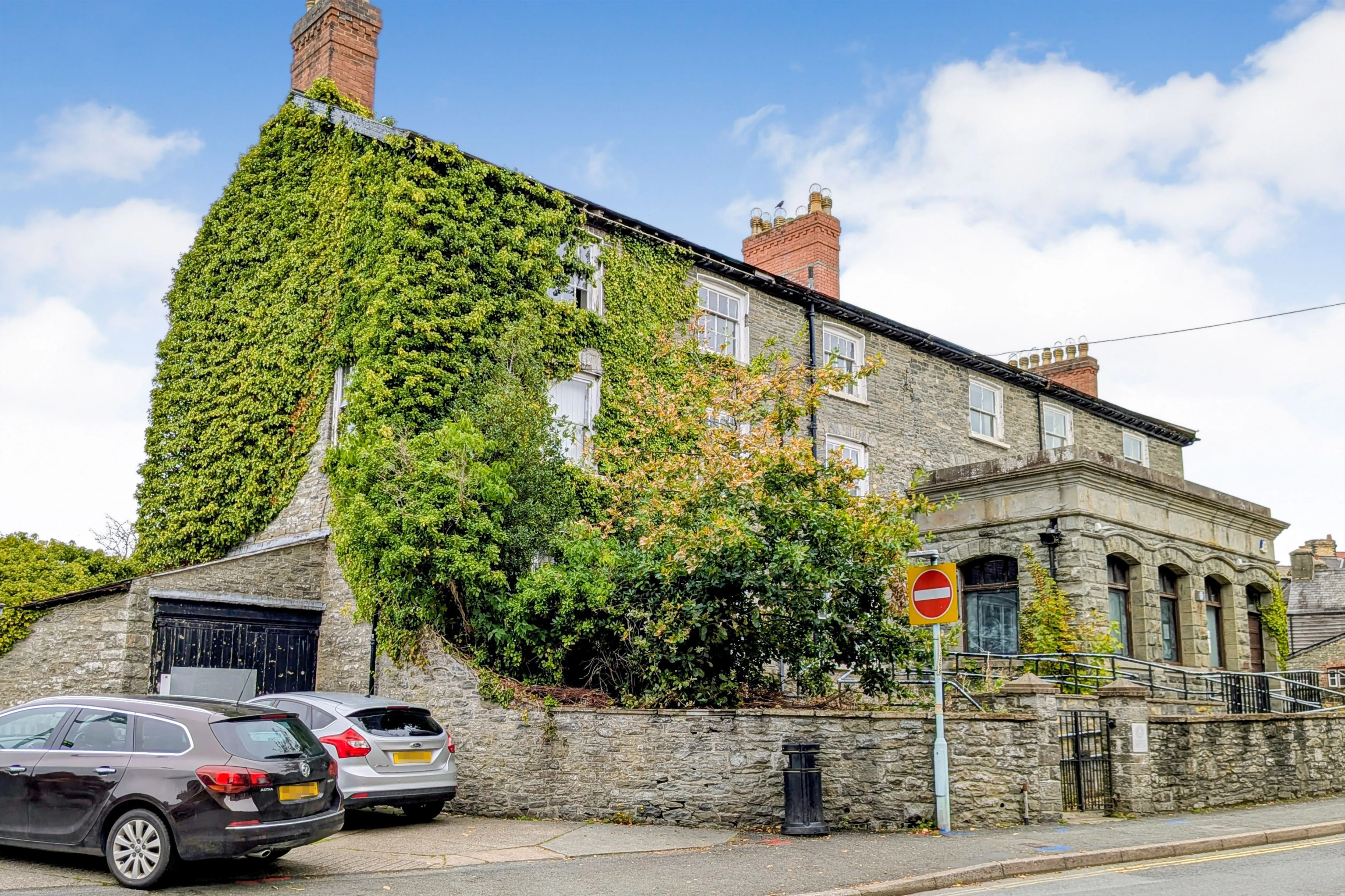 Bank House, West Street, Builth Wells, Powys, Wales, LD2 3AH