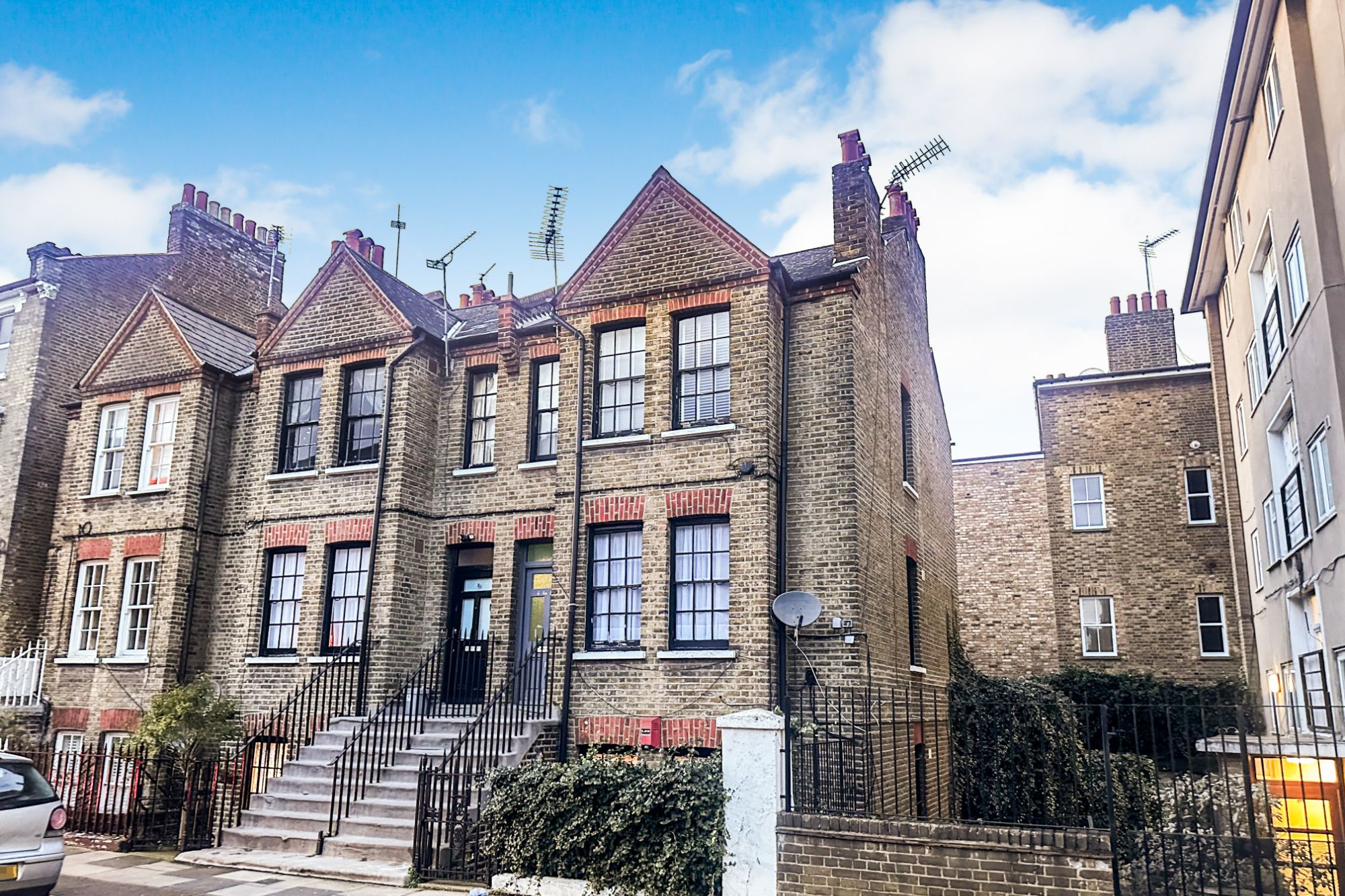 8a Goodwin Road, Shepherds Bush, London W12 9HX