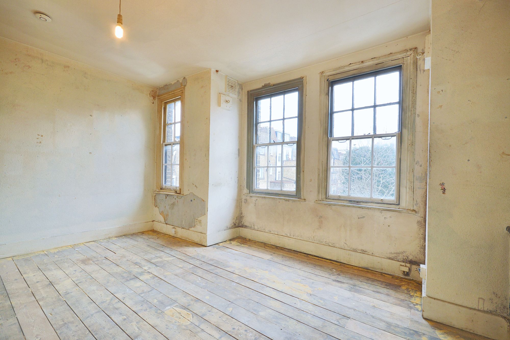 8a Goodwin Road, Shepherds Bush, London W12 9HX