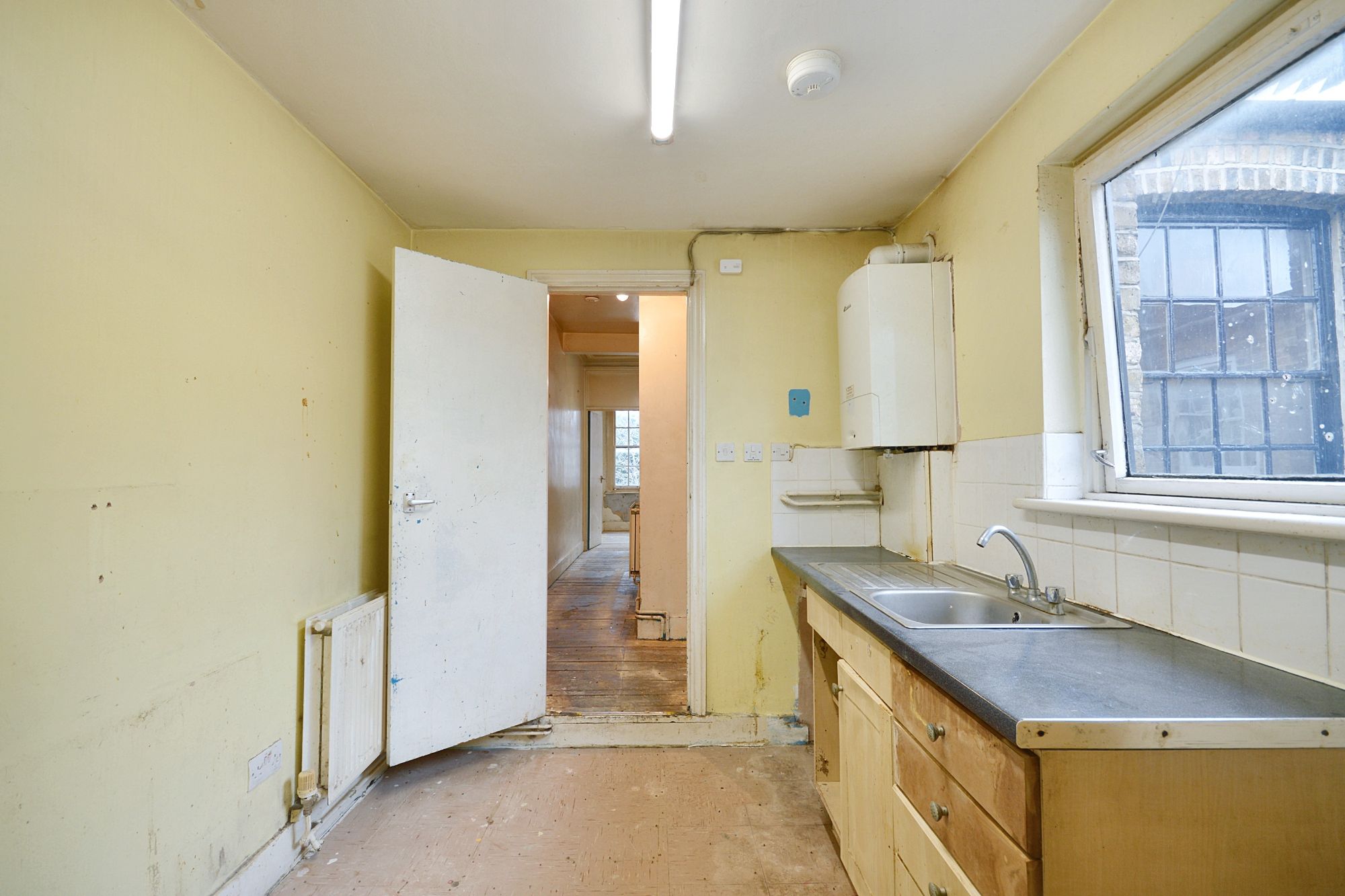 8a Goodwin Road, Shepherds Bush, London W12 9HX