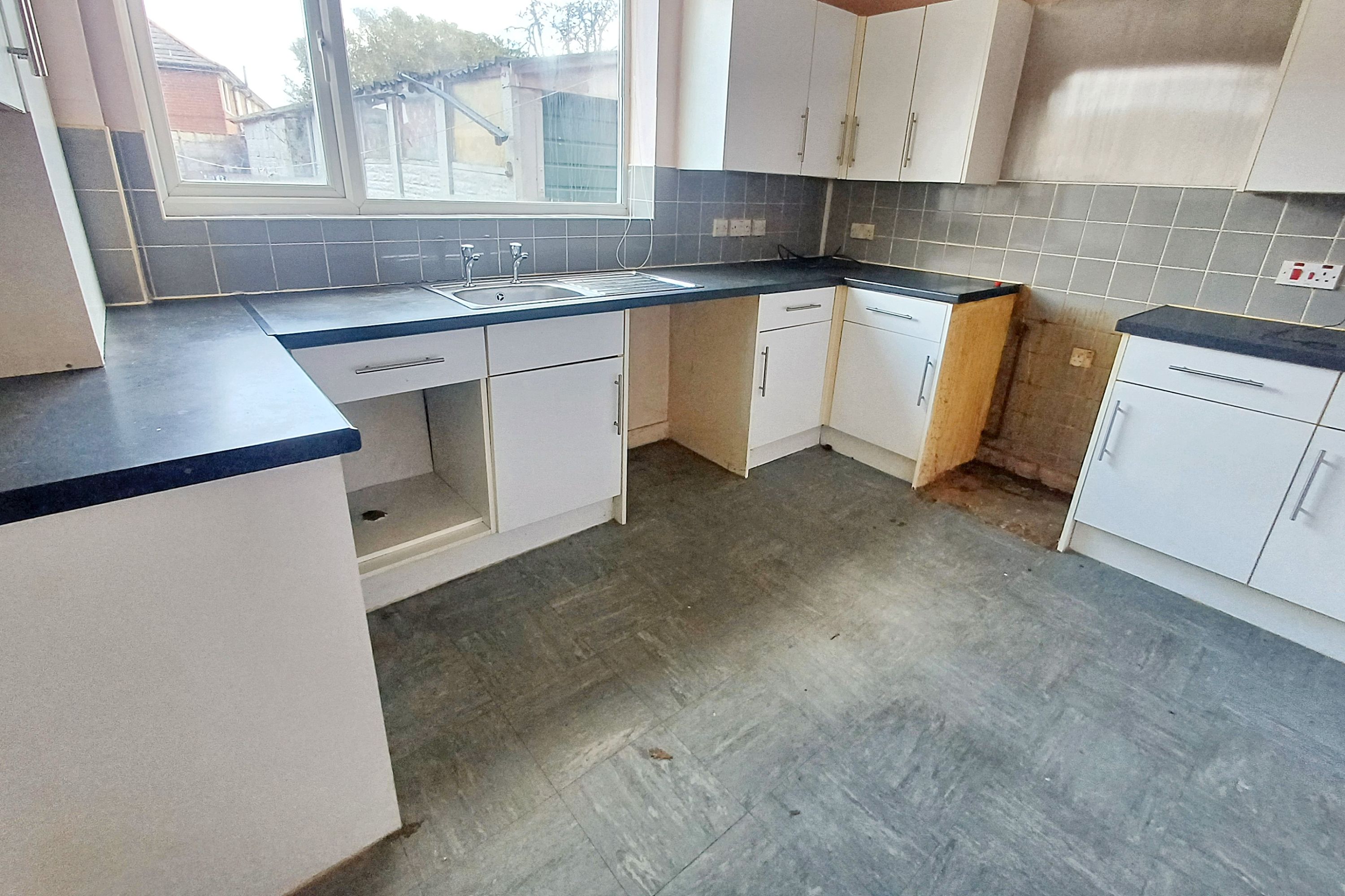 91 Gladeside Road, Wythenshawe, Manchester, M22 9GF