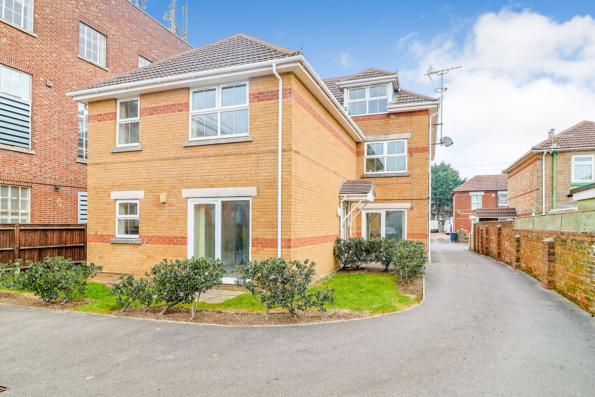 Flat 4, 9 Wycliffe Road, Bournemouth, Dorset, BH9 1JP