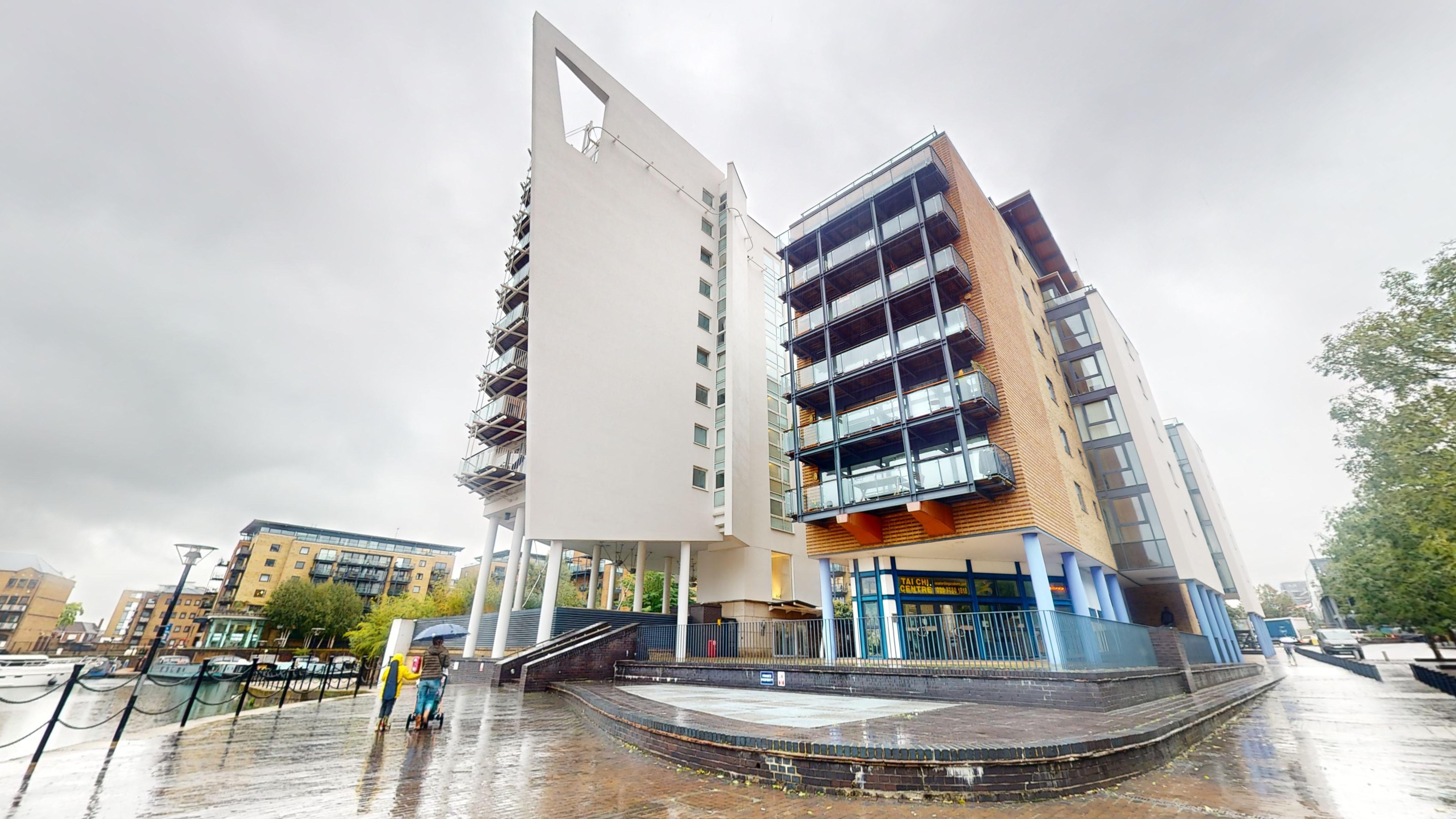 Flat 254 Berglen Court, 7 Branch Road, Canary Wharf, London, E14 7JZ