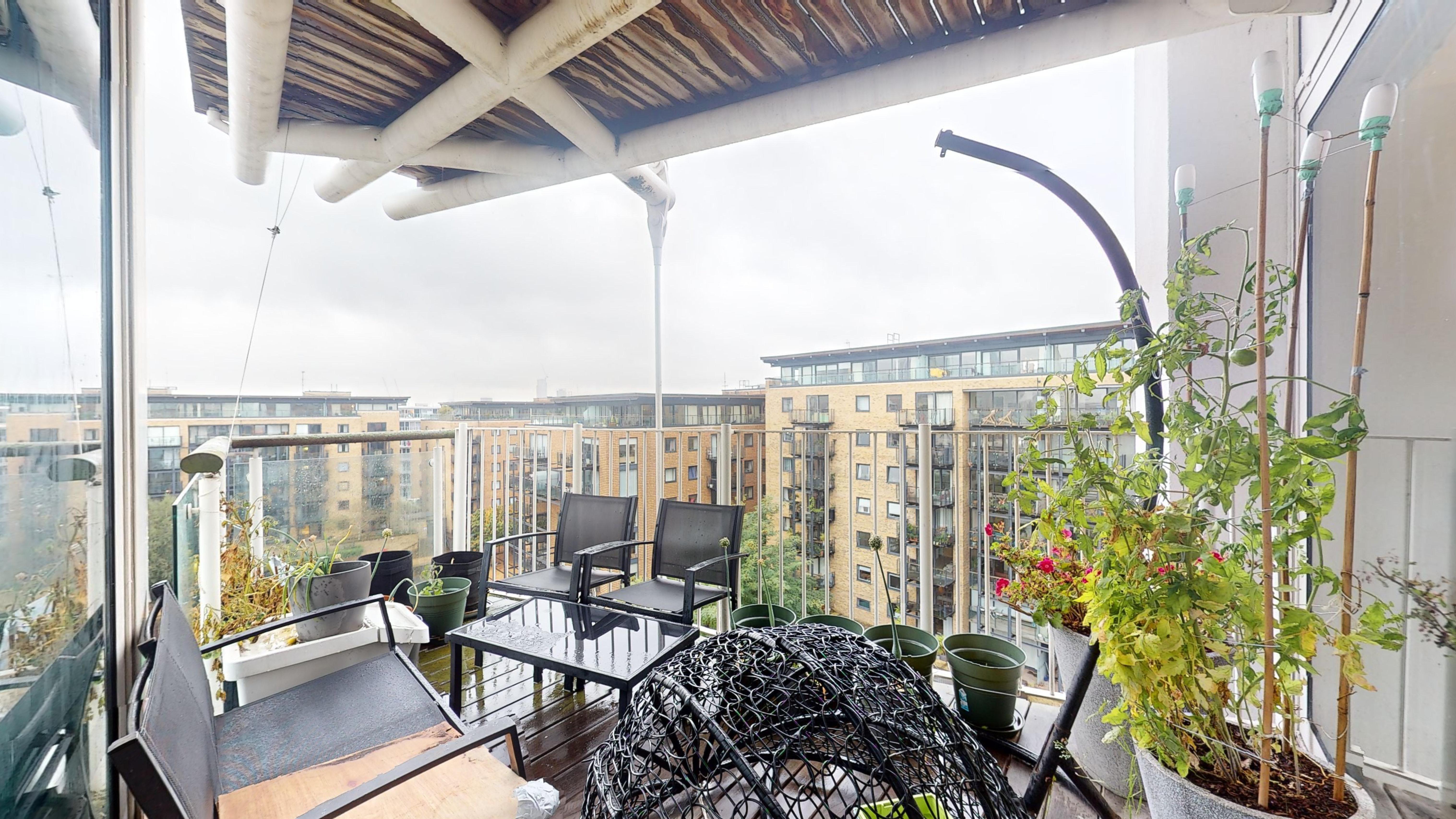 Flat 254 Berglen Court, 7 Branch Road, Canary Wharf, London, E14 7JZ