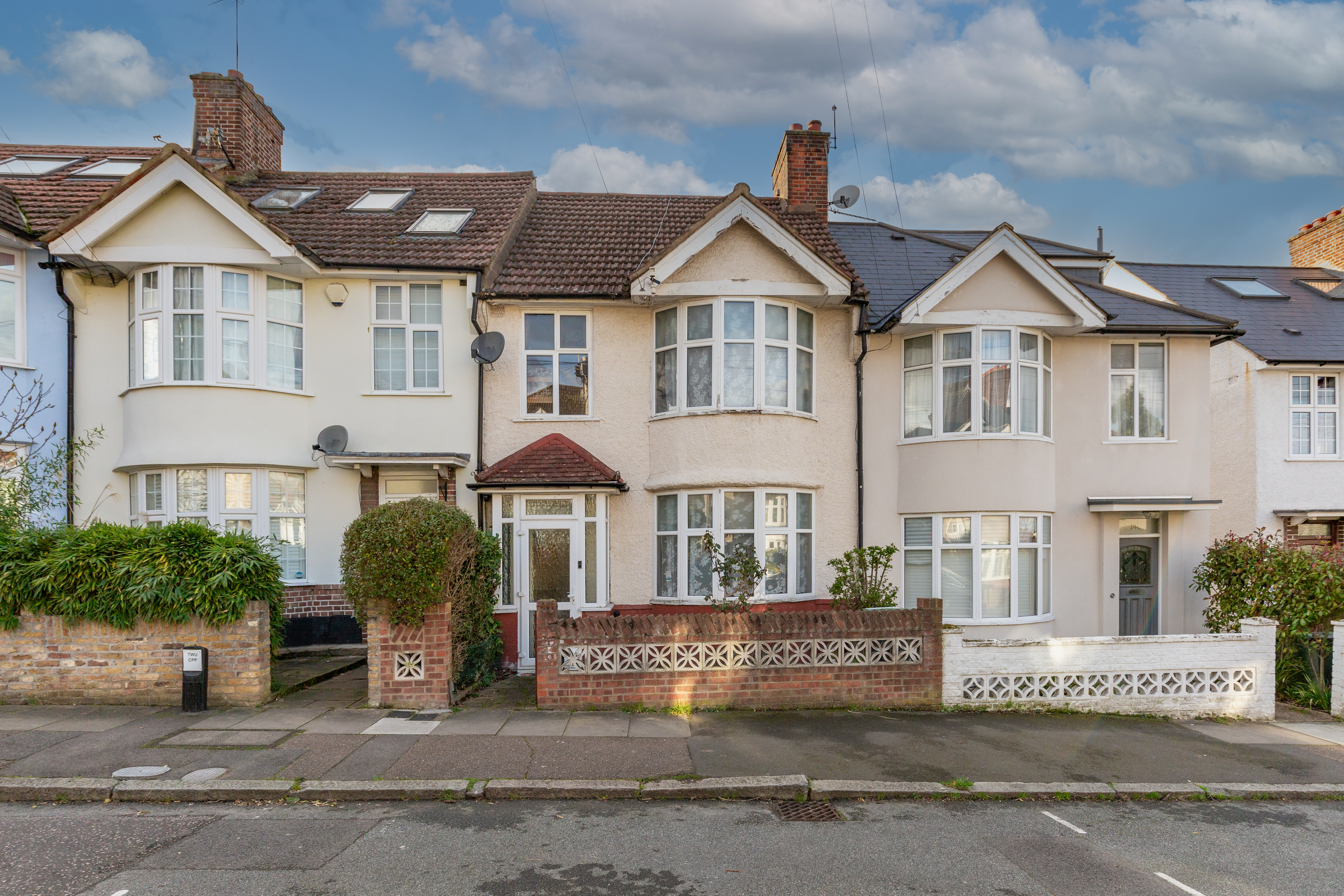142 Salehurst Road, Brockley, London, SE4 1AP