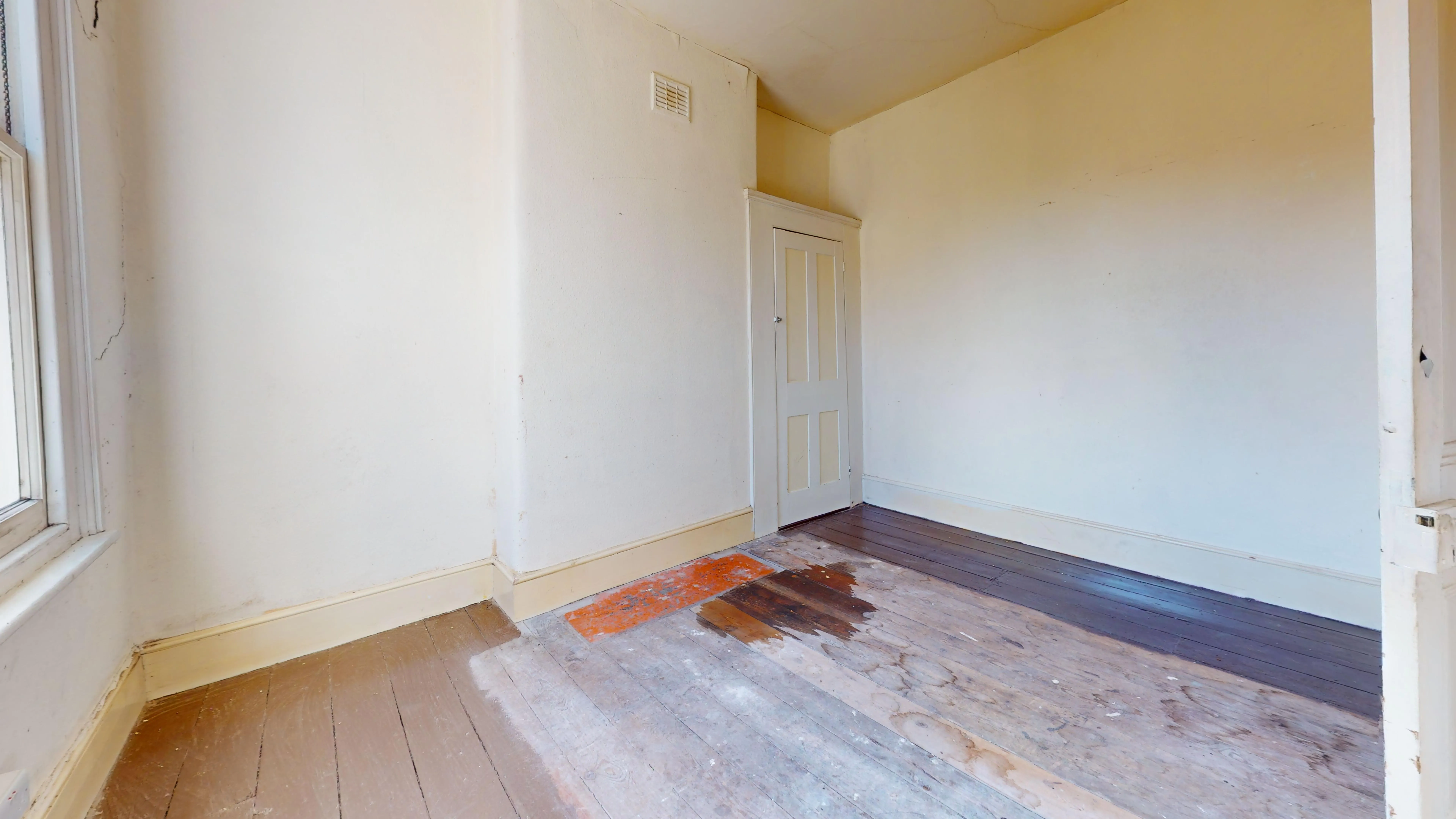 Upper Flat, 40 Grayshott Road, Battersea, London, SW11 5TT