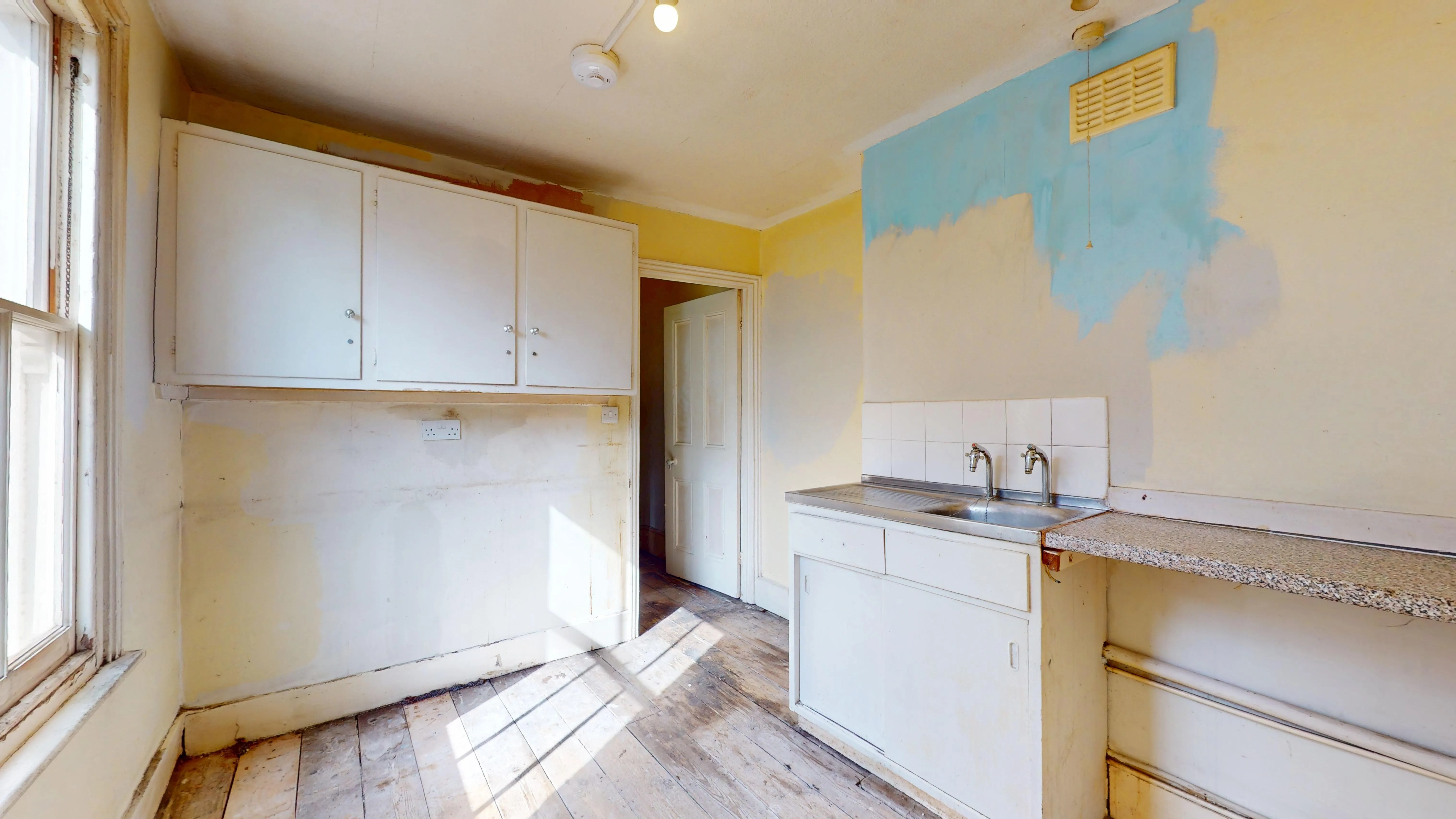 Upper Flat, 40 Grayshott Road, Battersea, London, SW11 5TT