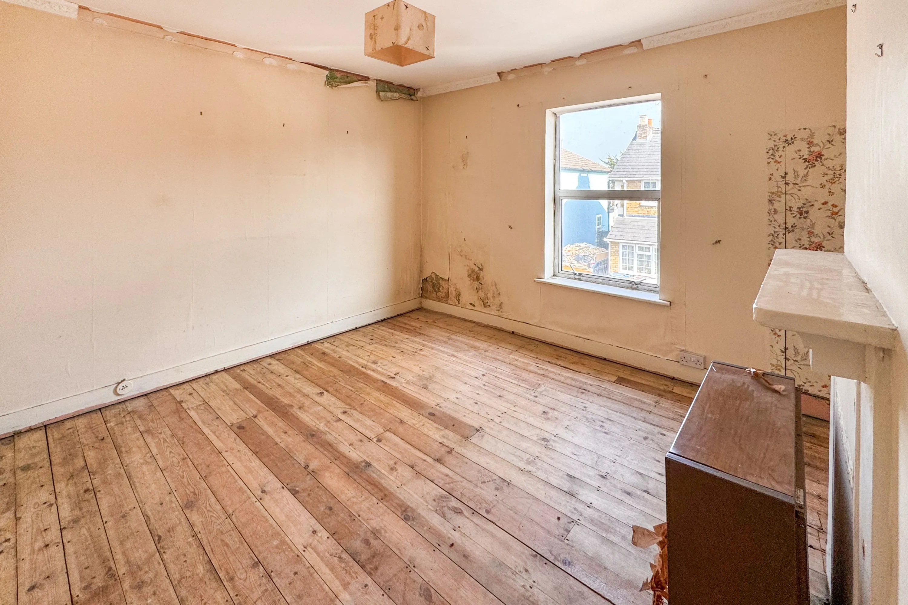 58 New Road, The Causeway, Staines, TW18 3DA