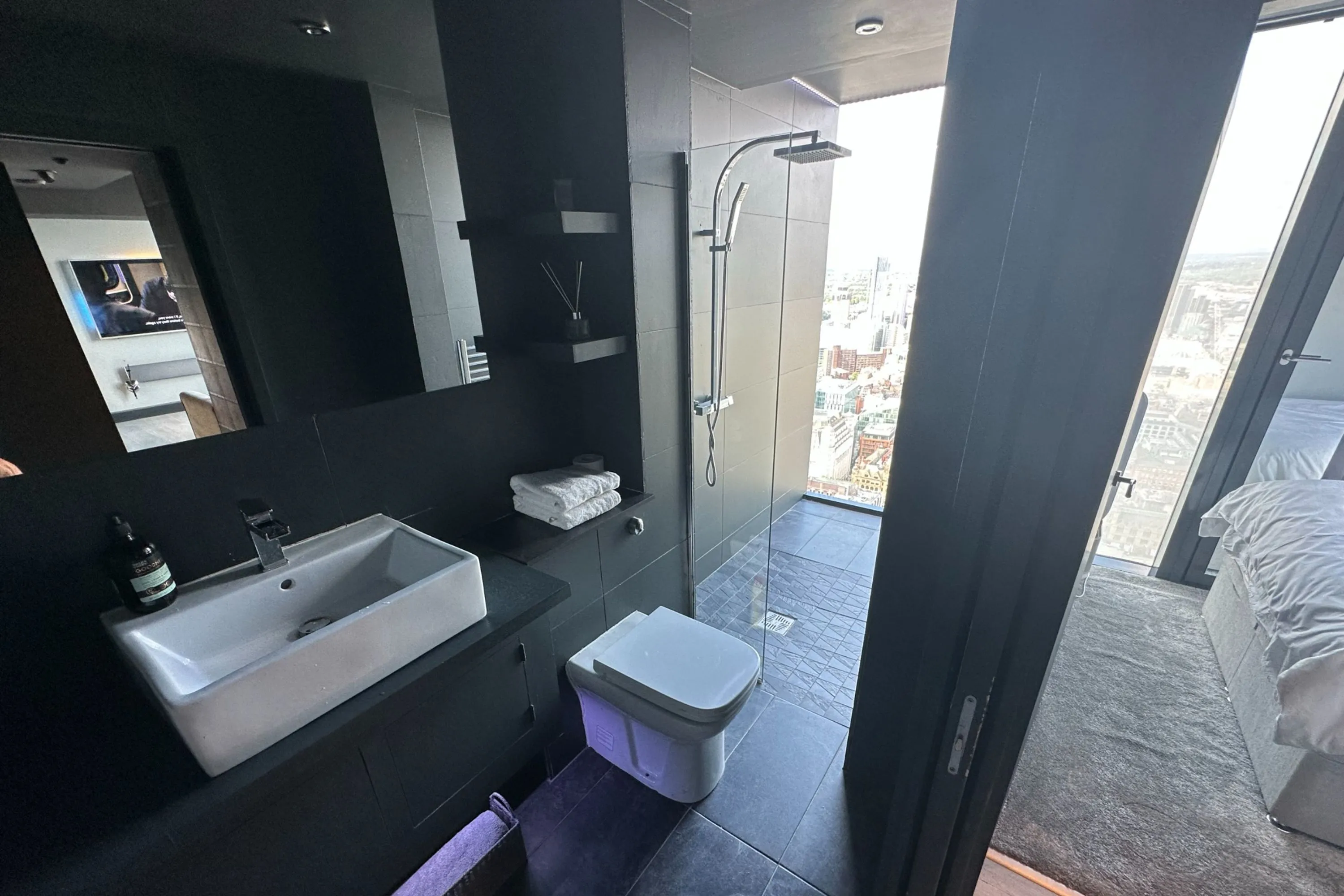 Flat 4401 Beetham Tower, 301 Deansgate, Manchester M3 4LQ