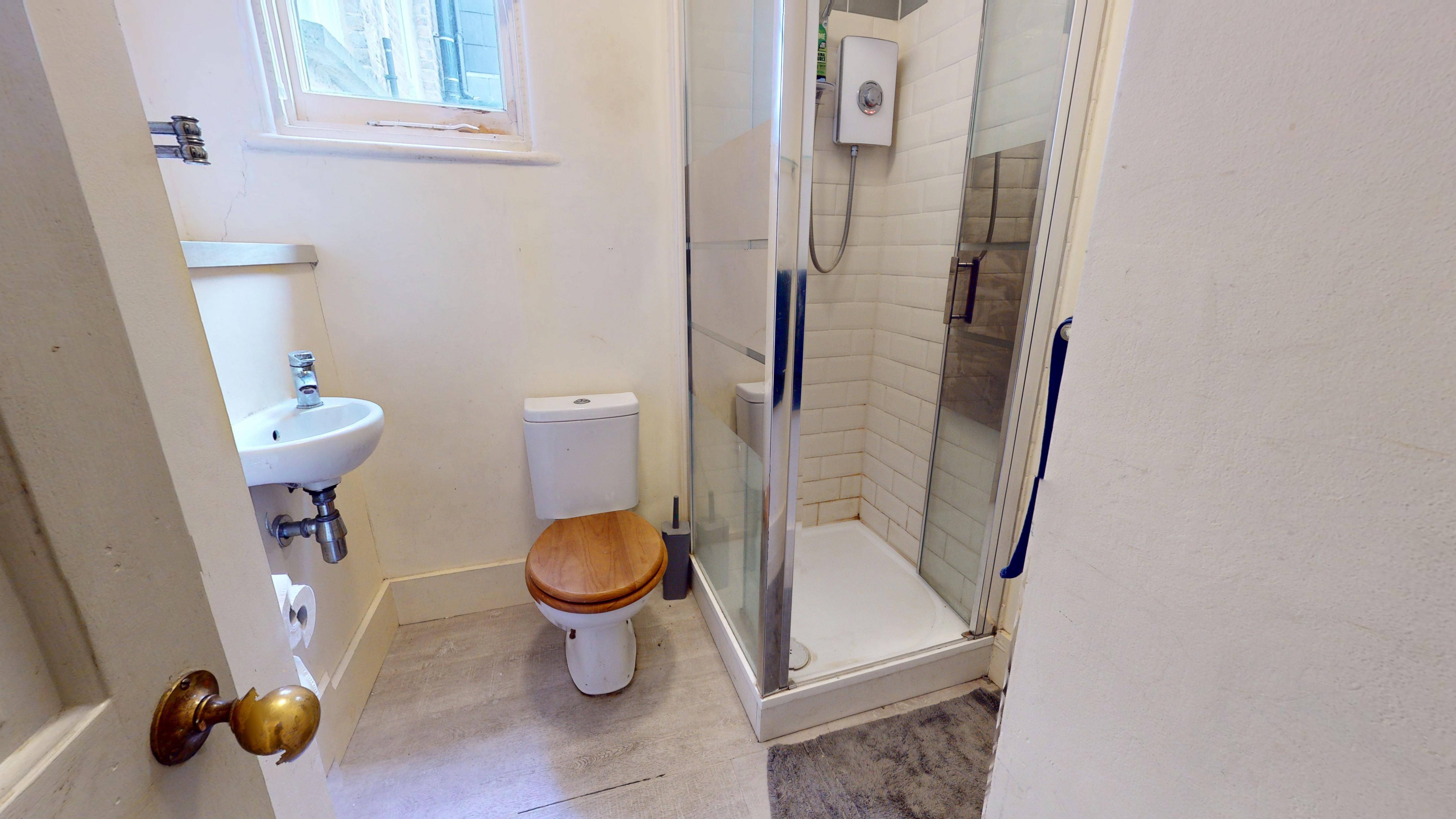 First Floor Flat rear, 24 Tournay Road, Fulham, London, SW6 7UF