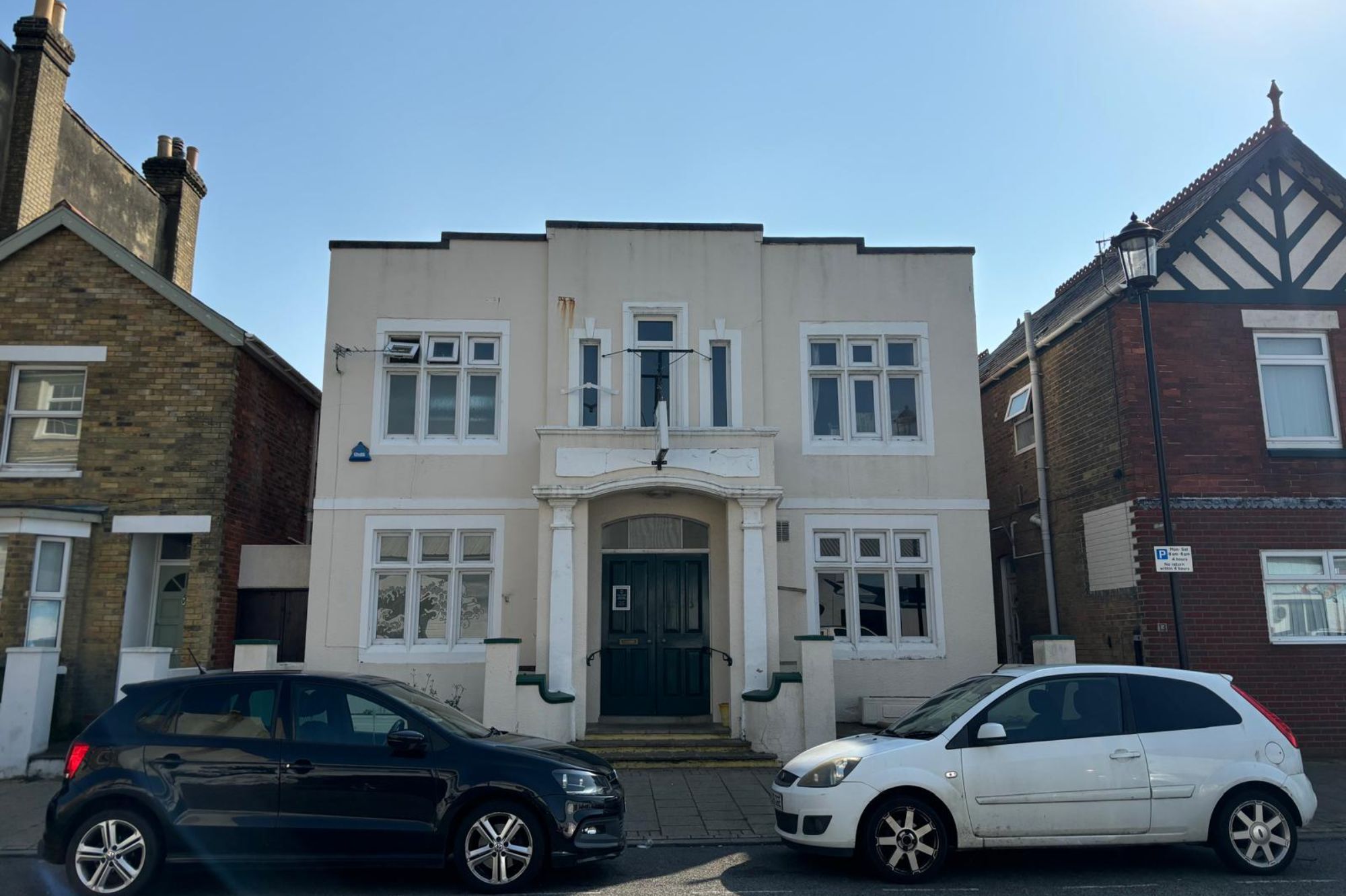 East Cowes Conservative Club, 11 Clarence Road, East Cowes, PO32 6EP