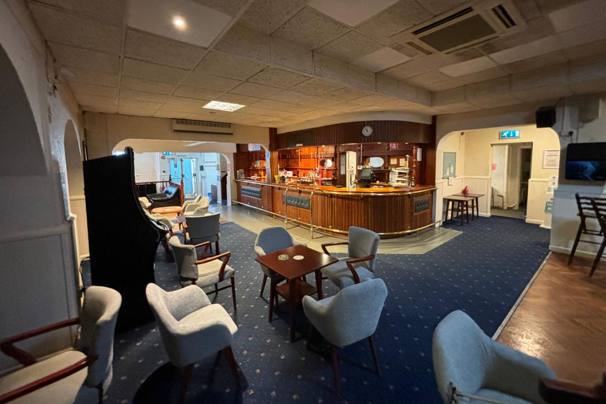 East Cowes Conservative Club, 11 Clarence Road, East Cowes, PO32 6EP
