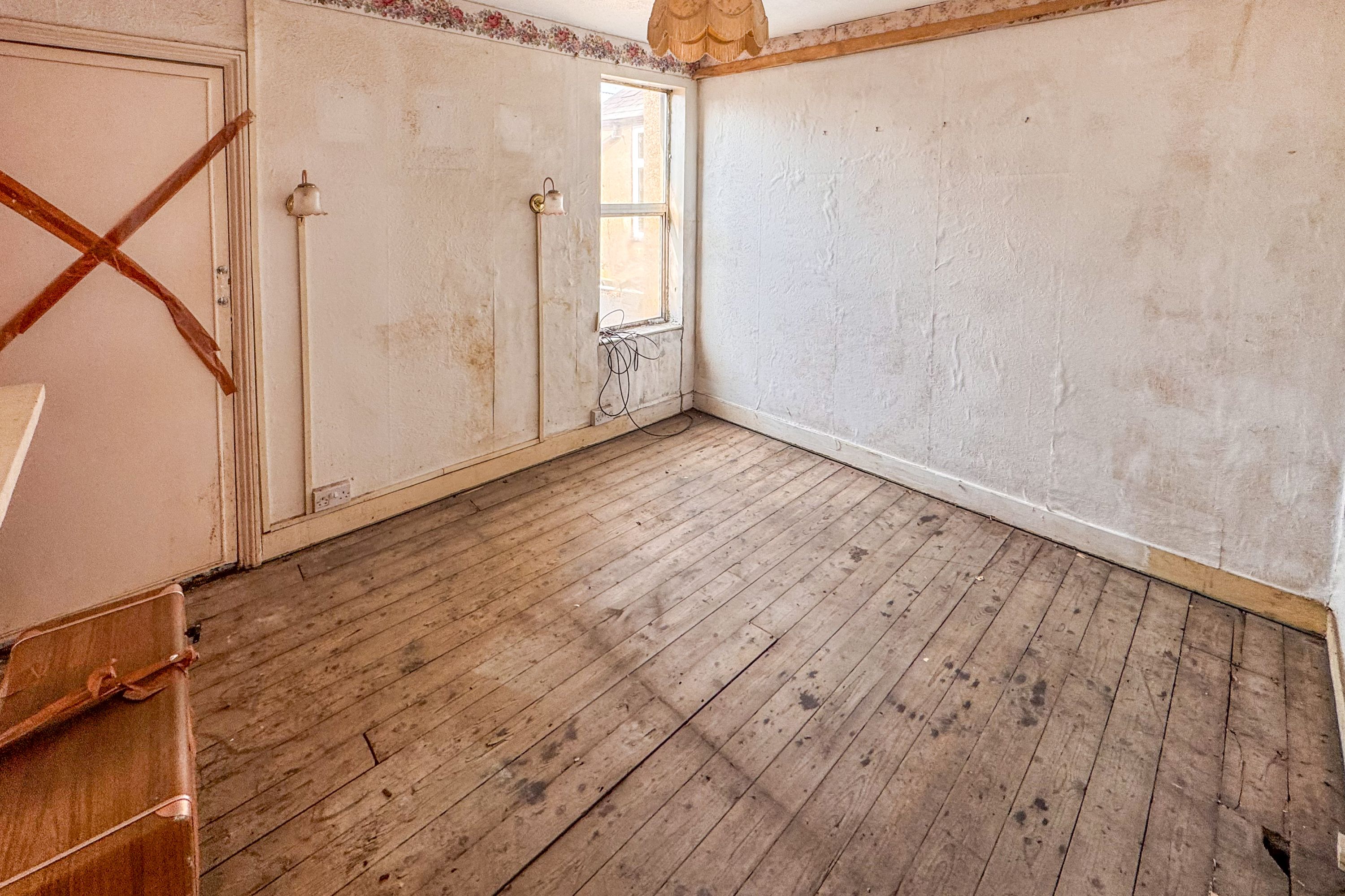 58 New Road, The Causeway, Staines, TW18 3DA