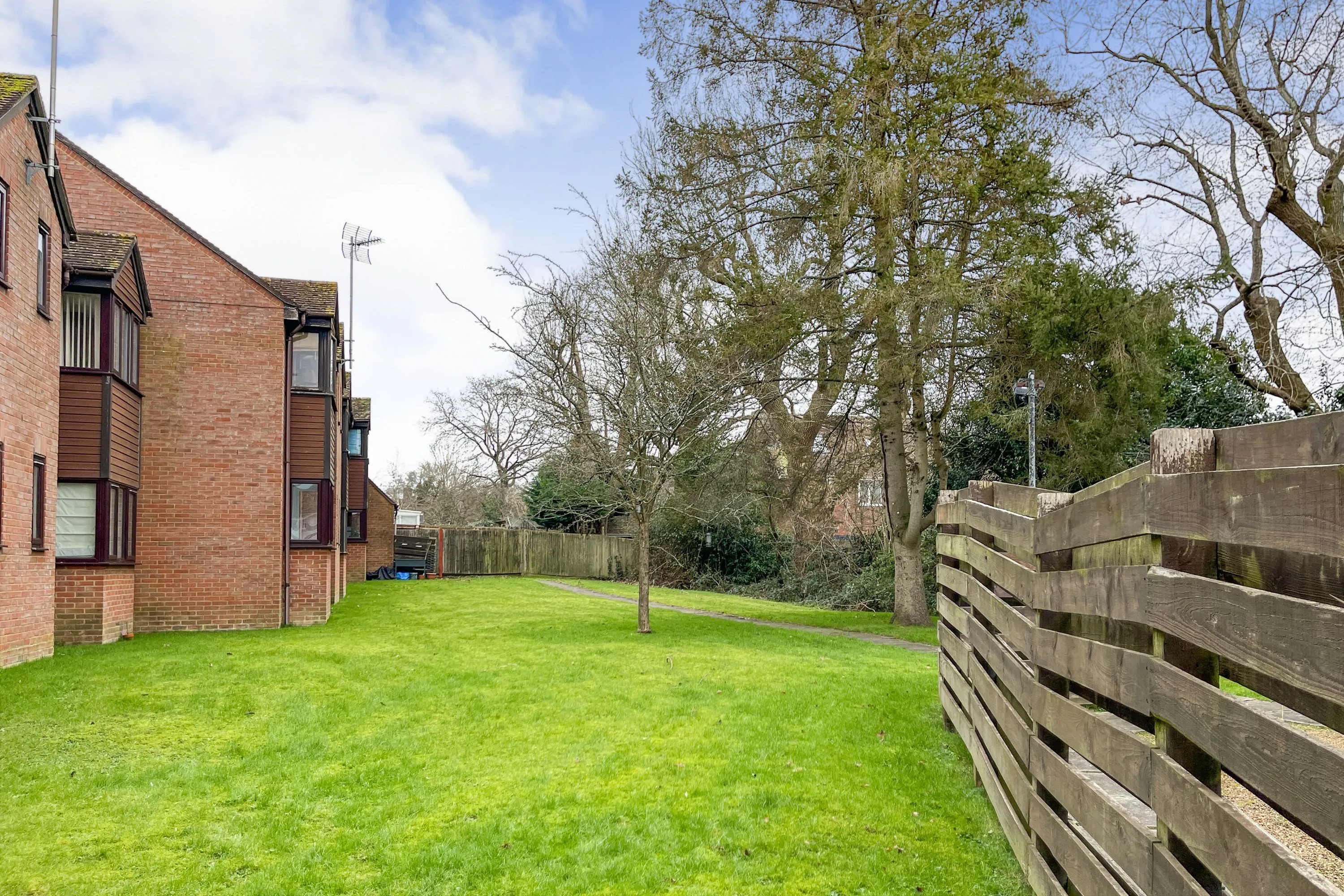 Flat 1 Saxon Court, 1 Roman Way, Billingshurst, RH14 9QU