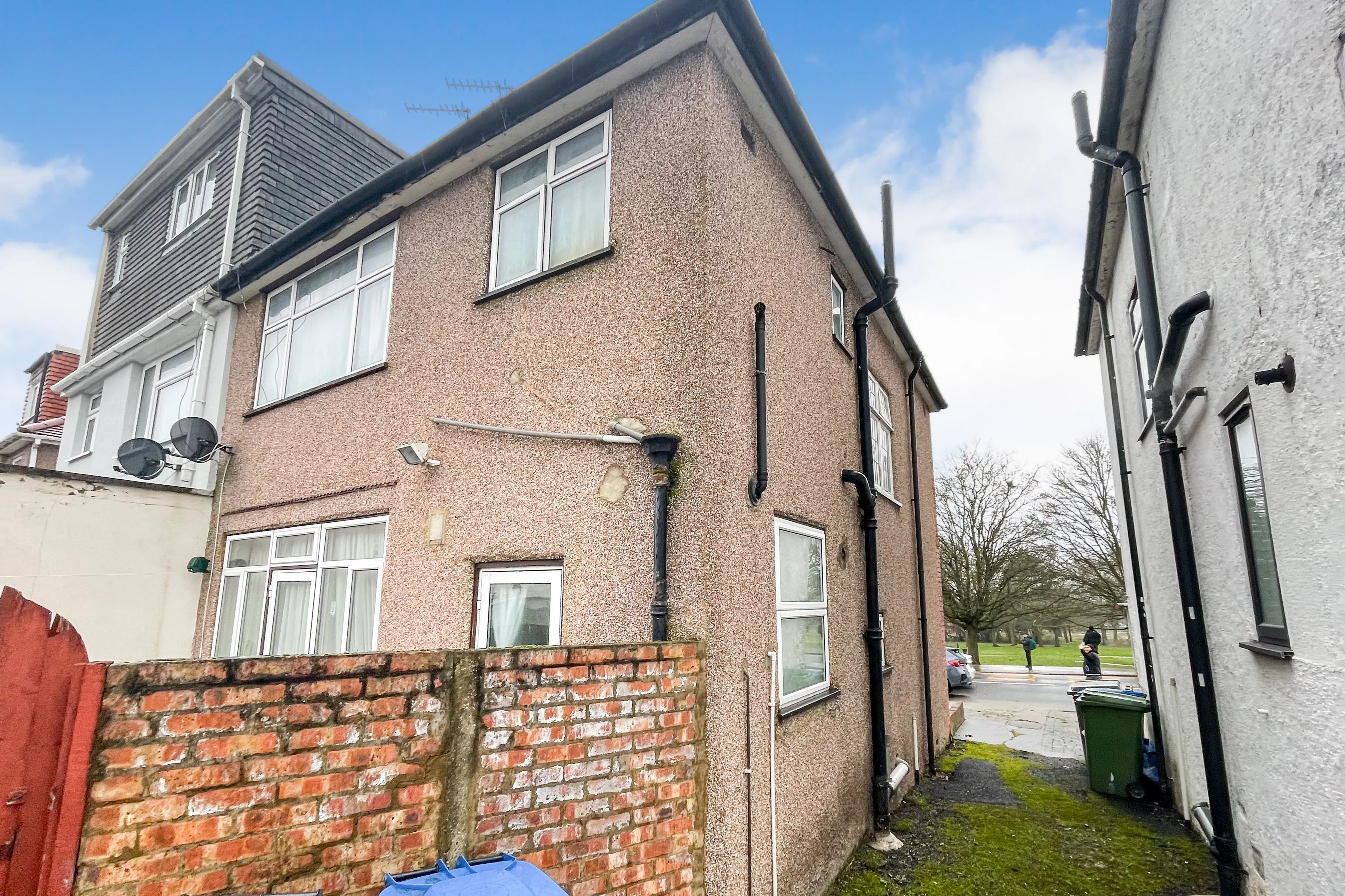 8 Roe Green, London, NW9 0NY