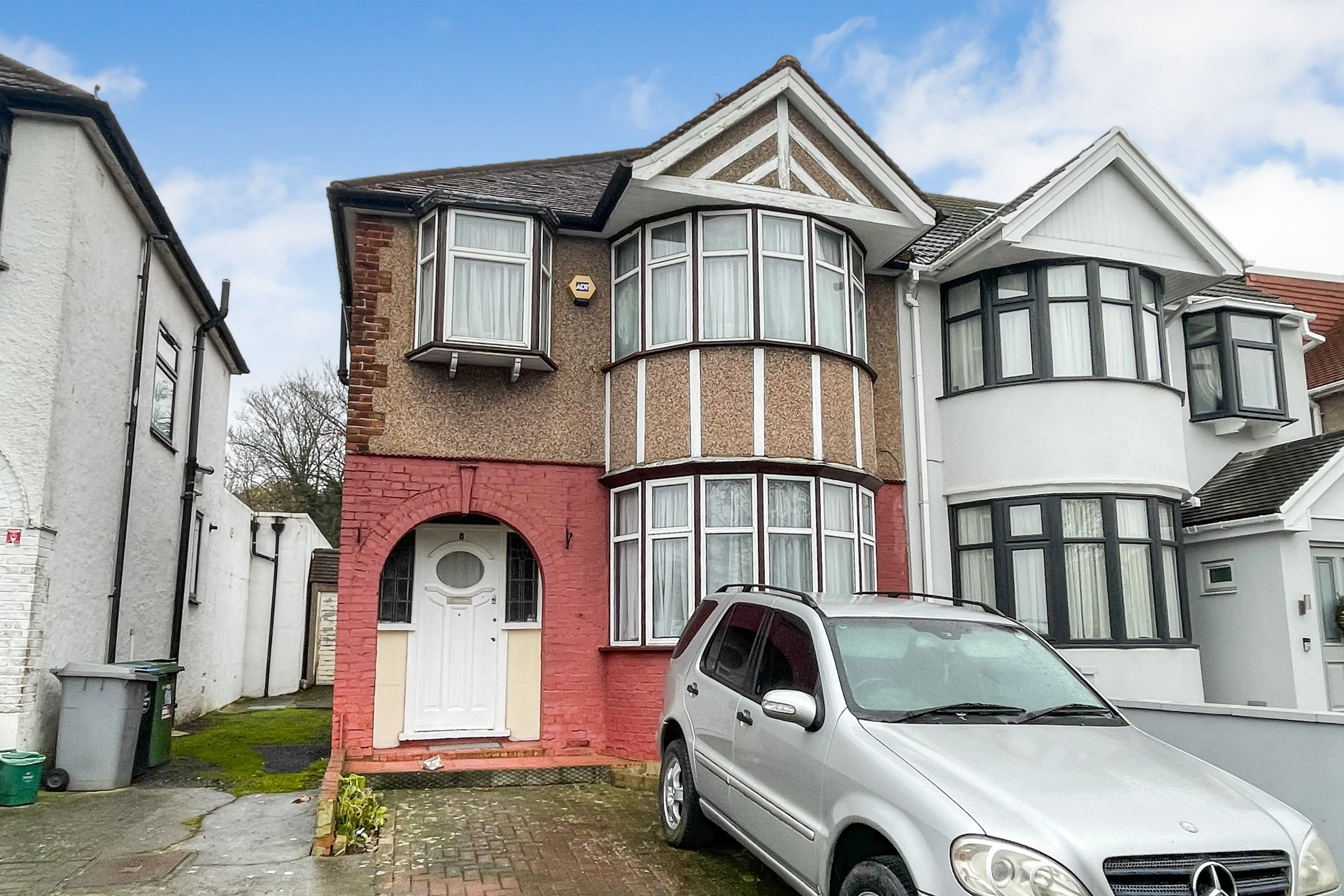 8 Roe Green, London, NW9 0NY