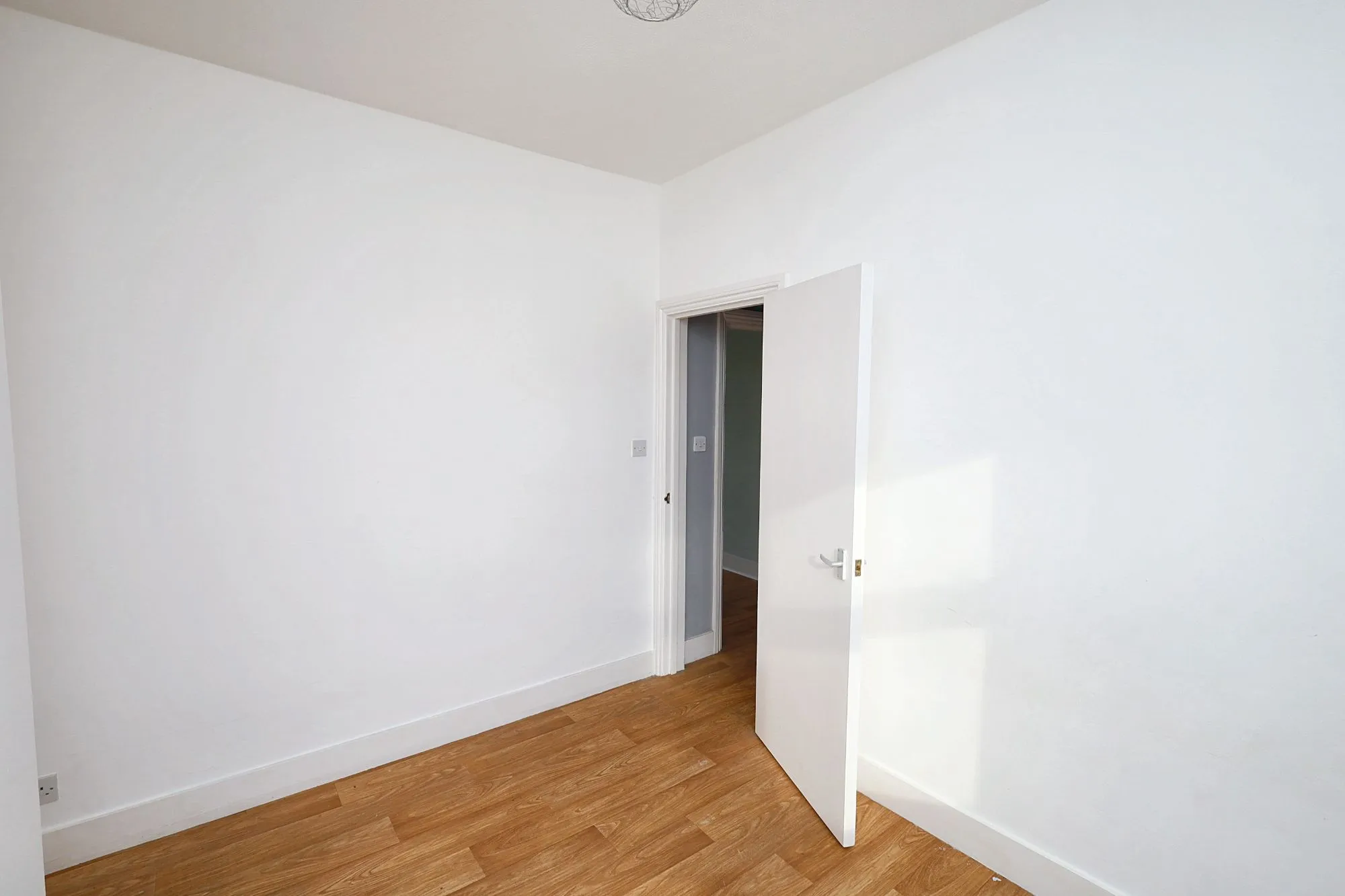 124 Netley Road, Newbury Park, Essex IG2 7NW