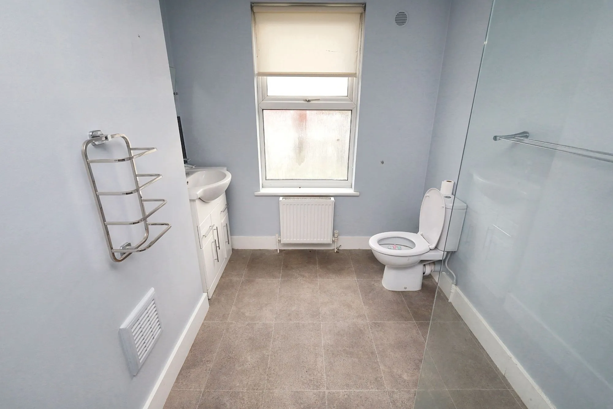 124 Netley Road, Newbury Park, Essex IG2 7NW
