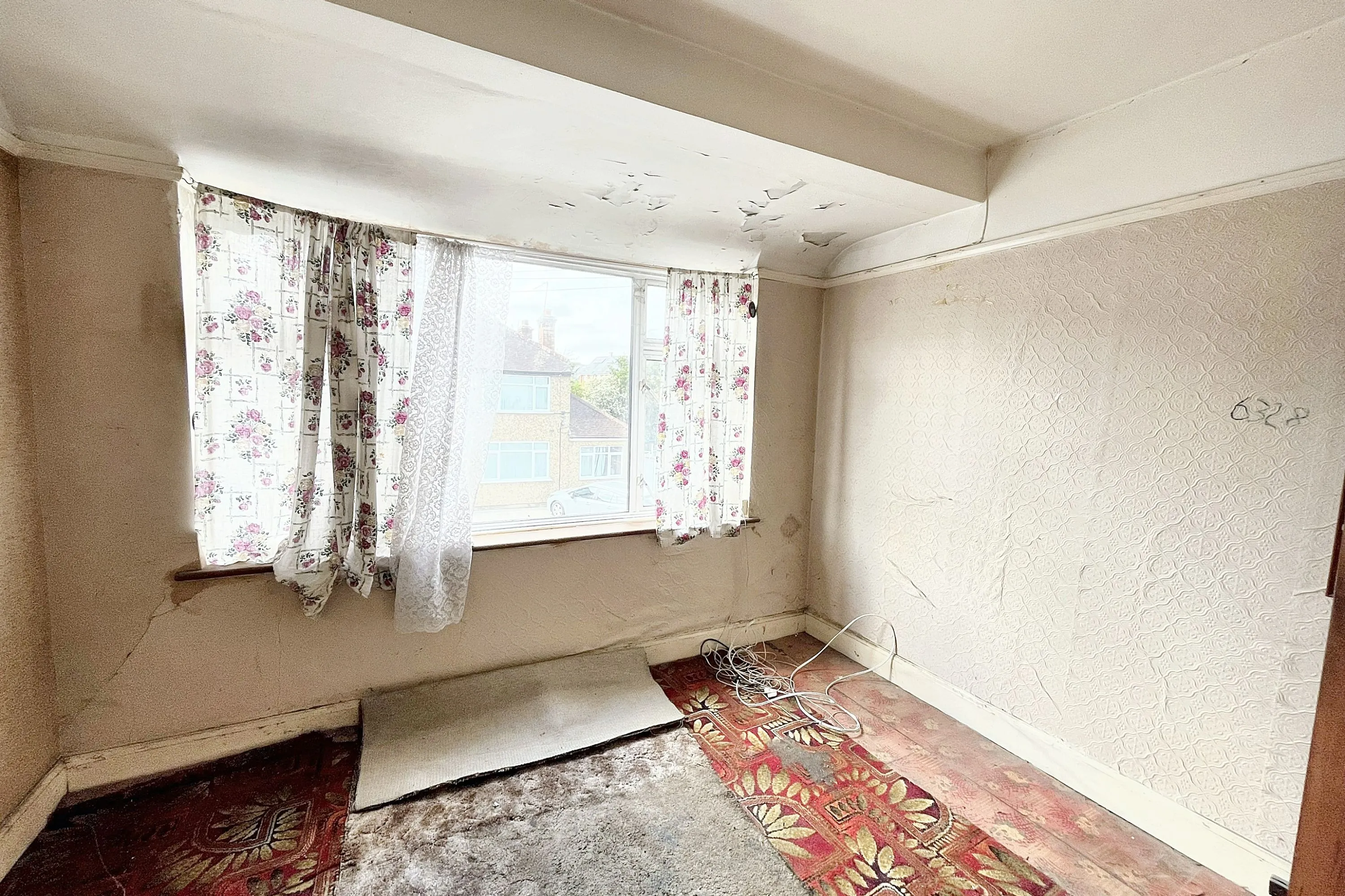 60 De'arn Gardens, Mitcham, Surrey, CR4 3AY