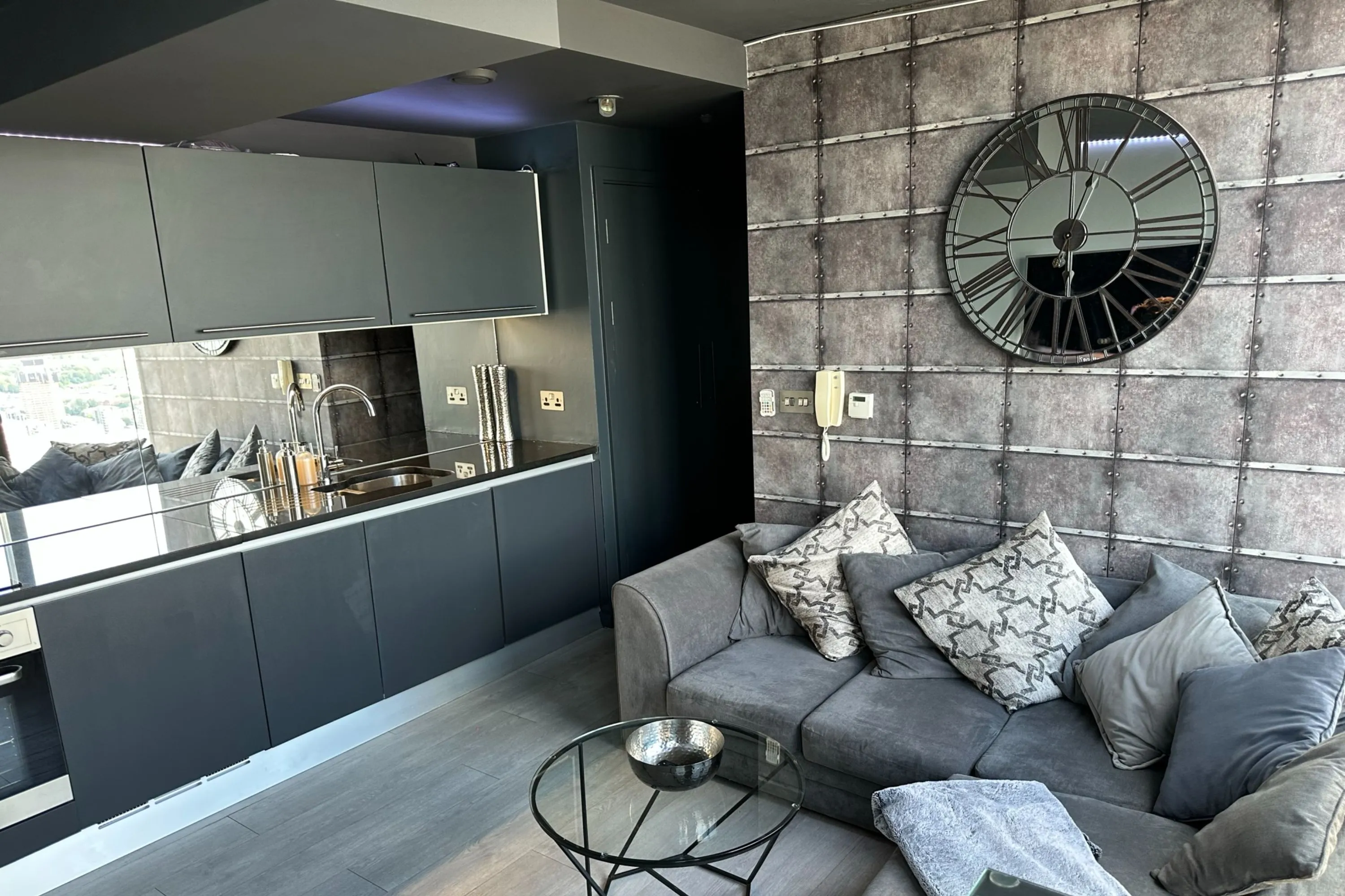 Flat 4401 Beetham Tower, 301 Deansgate, Manchester M3 4LQ