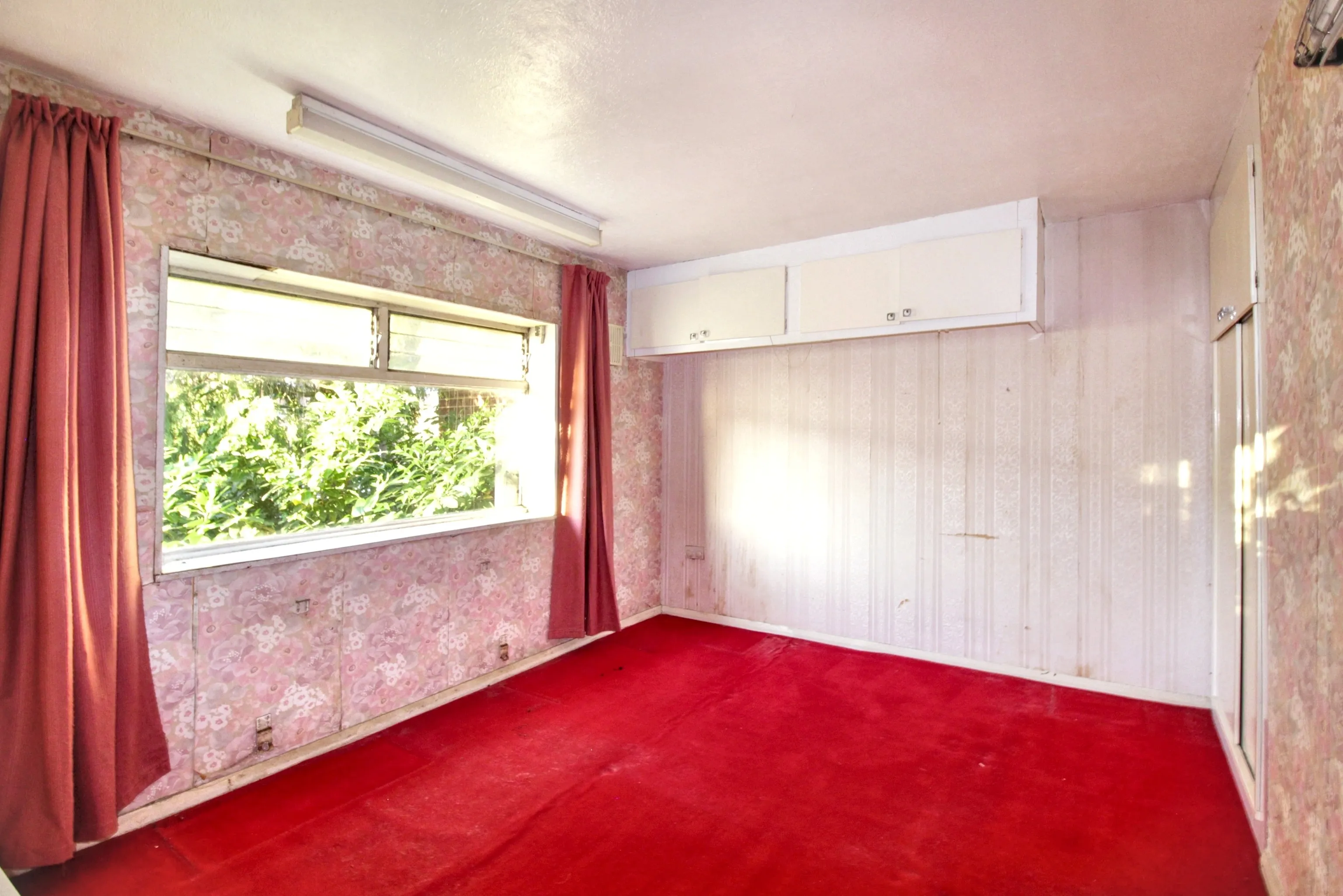 1 Leigh Drive, Romford, Essex, RM3 7YJ
