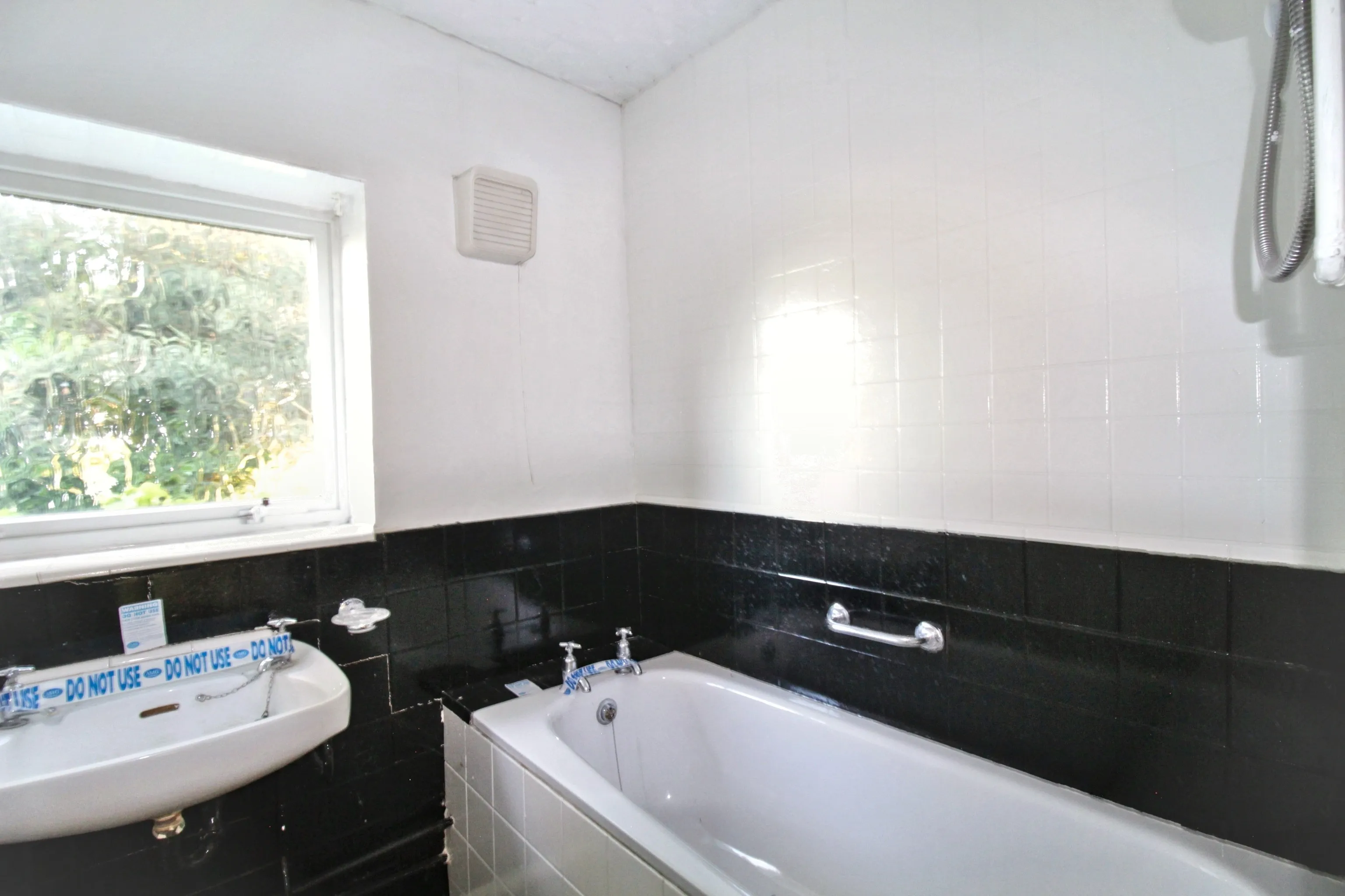 1 Leigh Drive, Romford, Essex, RM3 7YJ