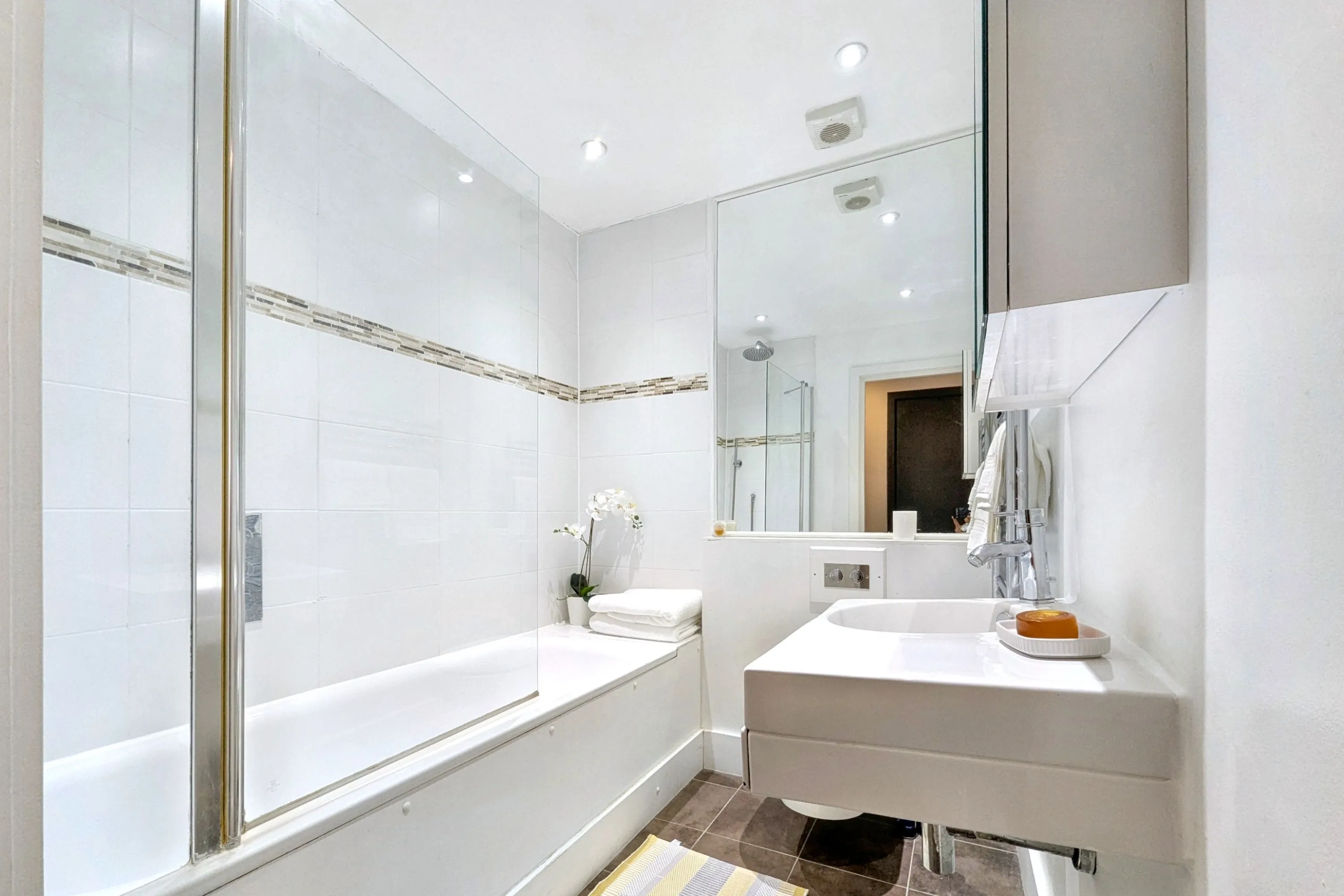 First Floor Flat, 5 Clayland's Place, London, SW8 1NL
